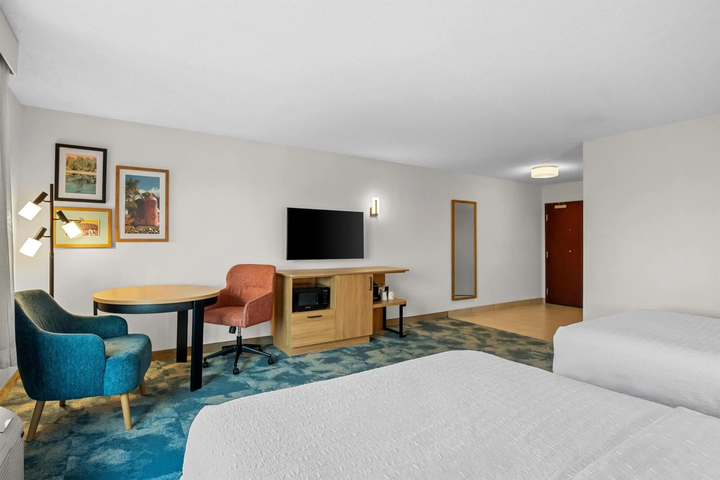 Bedroom, Bed in Hampton Inn & Suites Detroit-Canton
