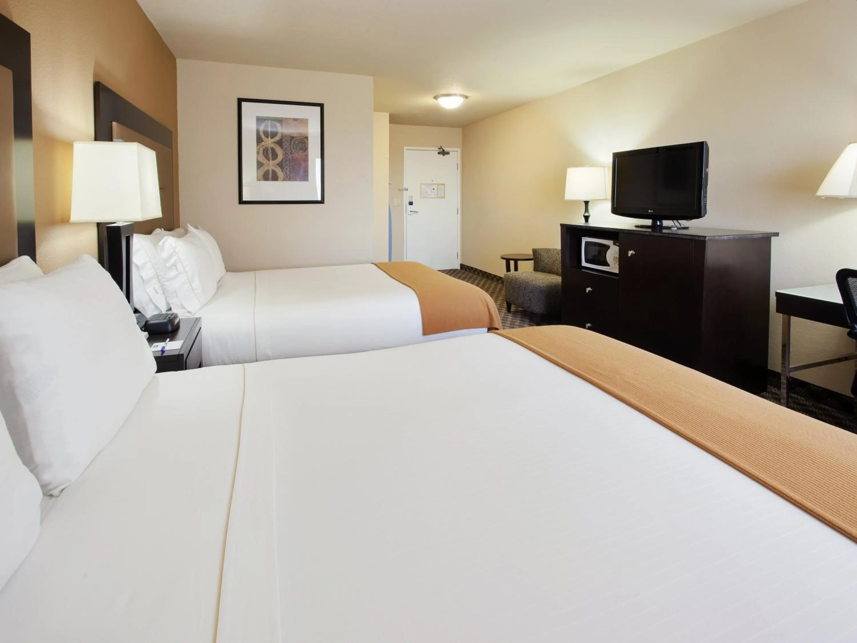 Photo of the whole room, Bed in Holiday Inn Express Union City San Jose by IHG