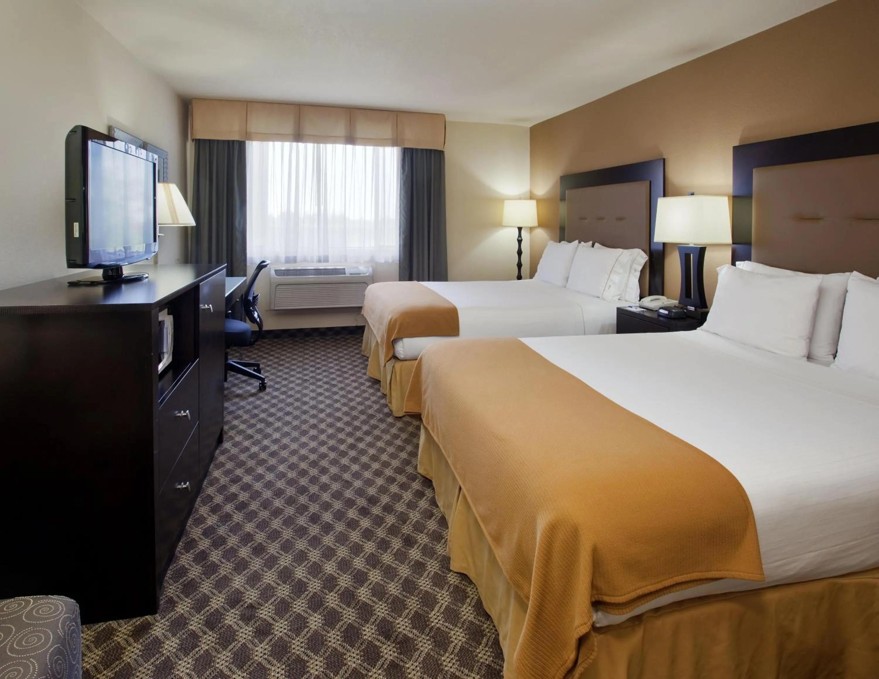 Photo of the whole room, Bed in Holiday Inn Express Union City San Jose by IHG