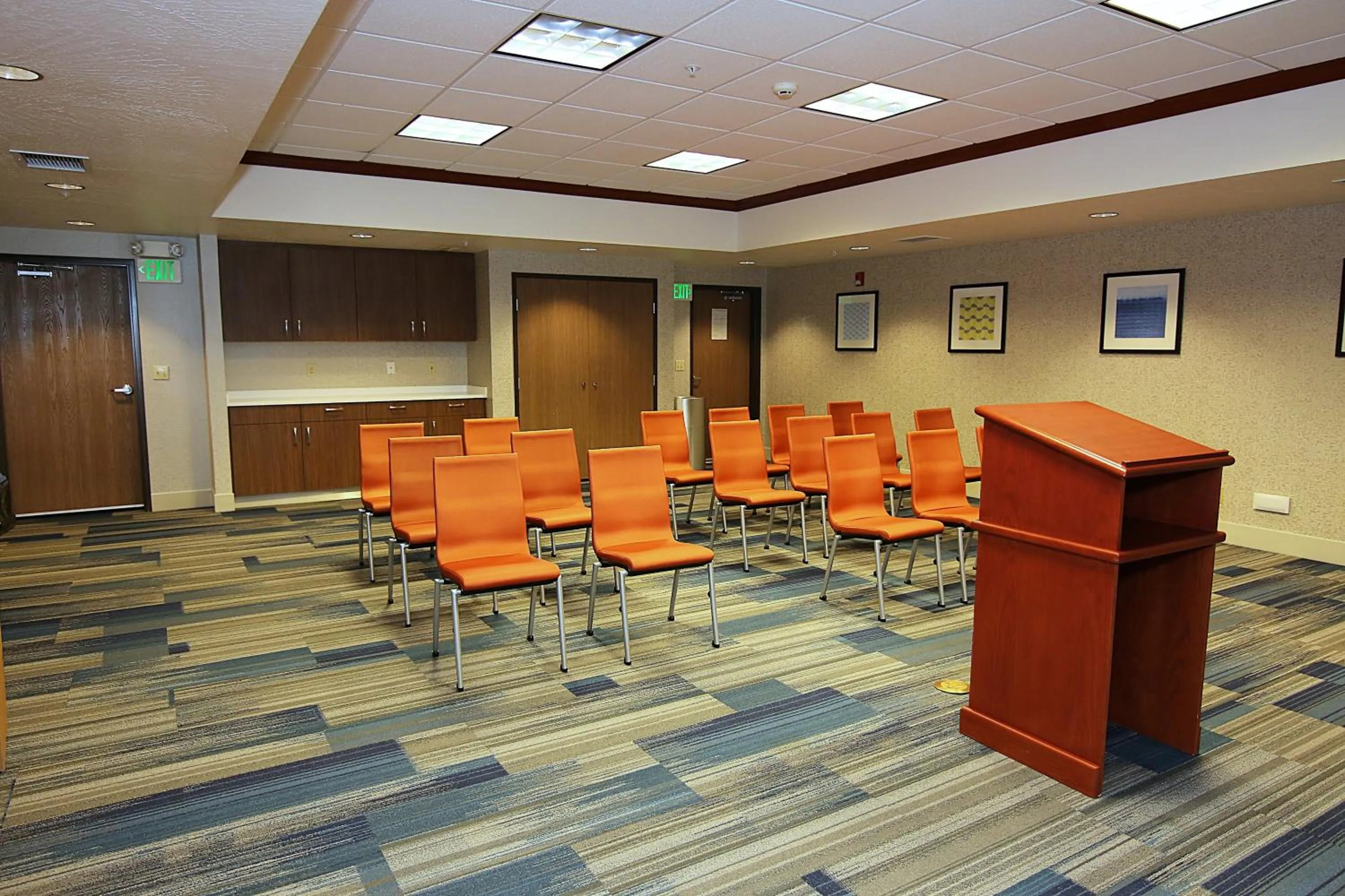 Meeting/conference room in Holiday Inn Express Hotel & Suites Ashland by IHG