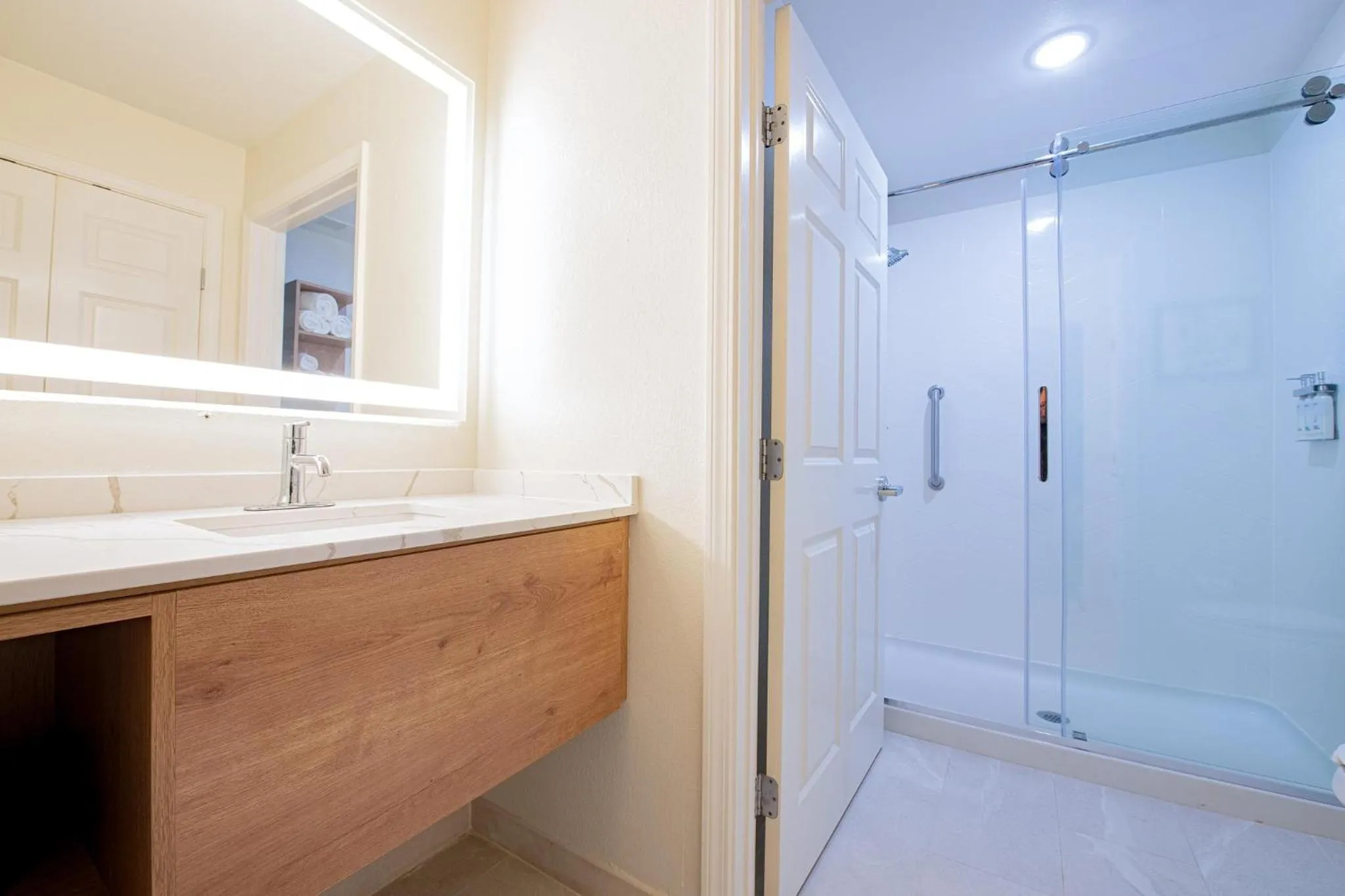 Photo of the whole room in Staybridge Suites Lafayette-Airport by IHG