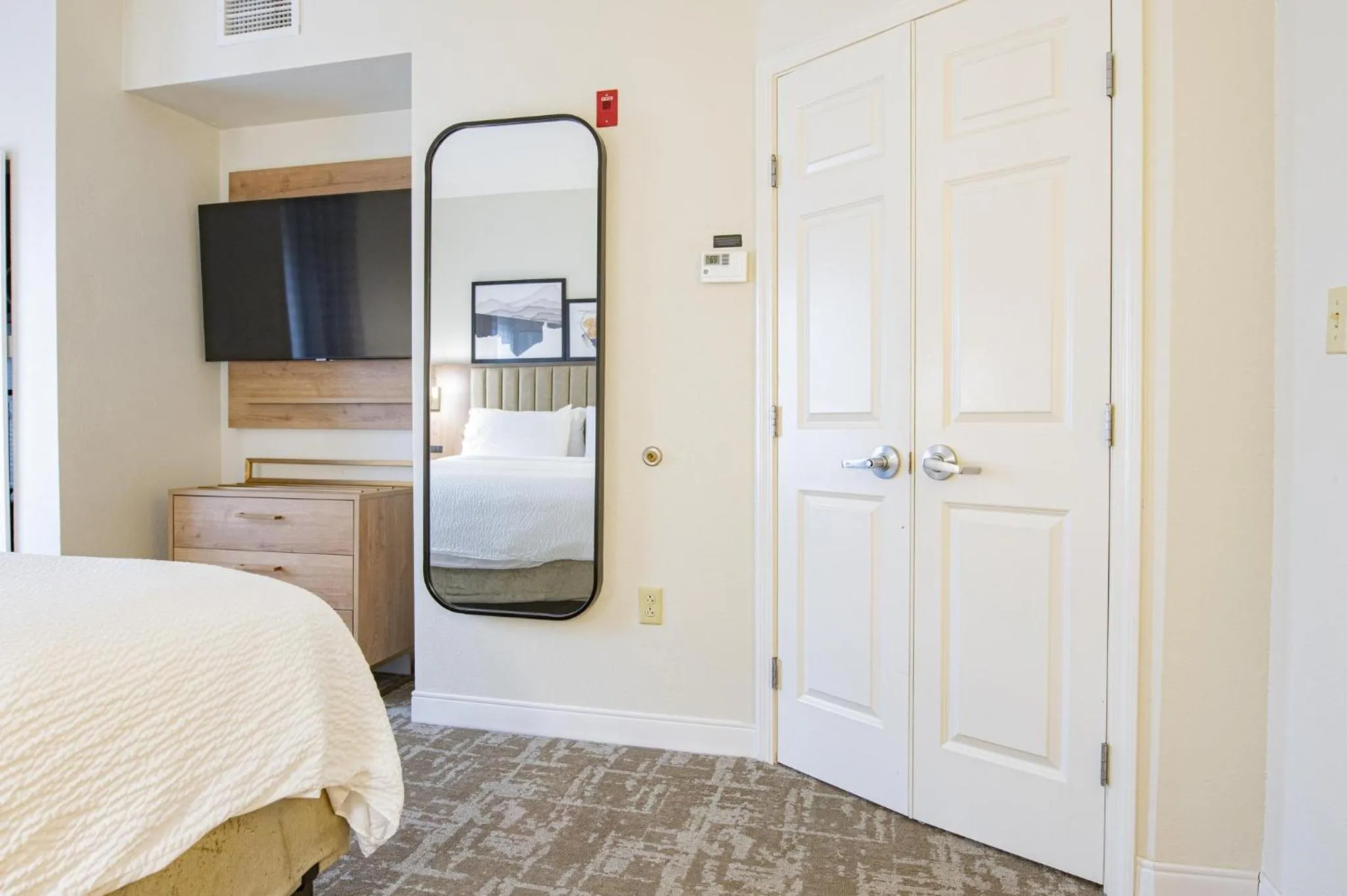 Photo of the whole room, Bed in Staybridge Suites Lafayette-Airport by IHG