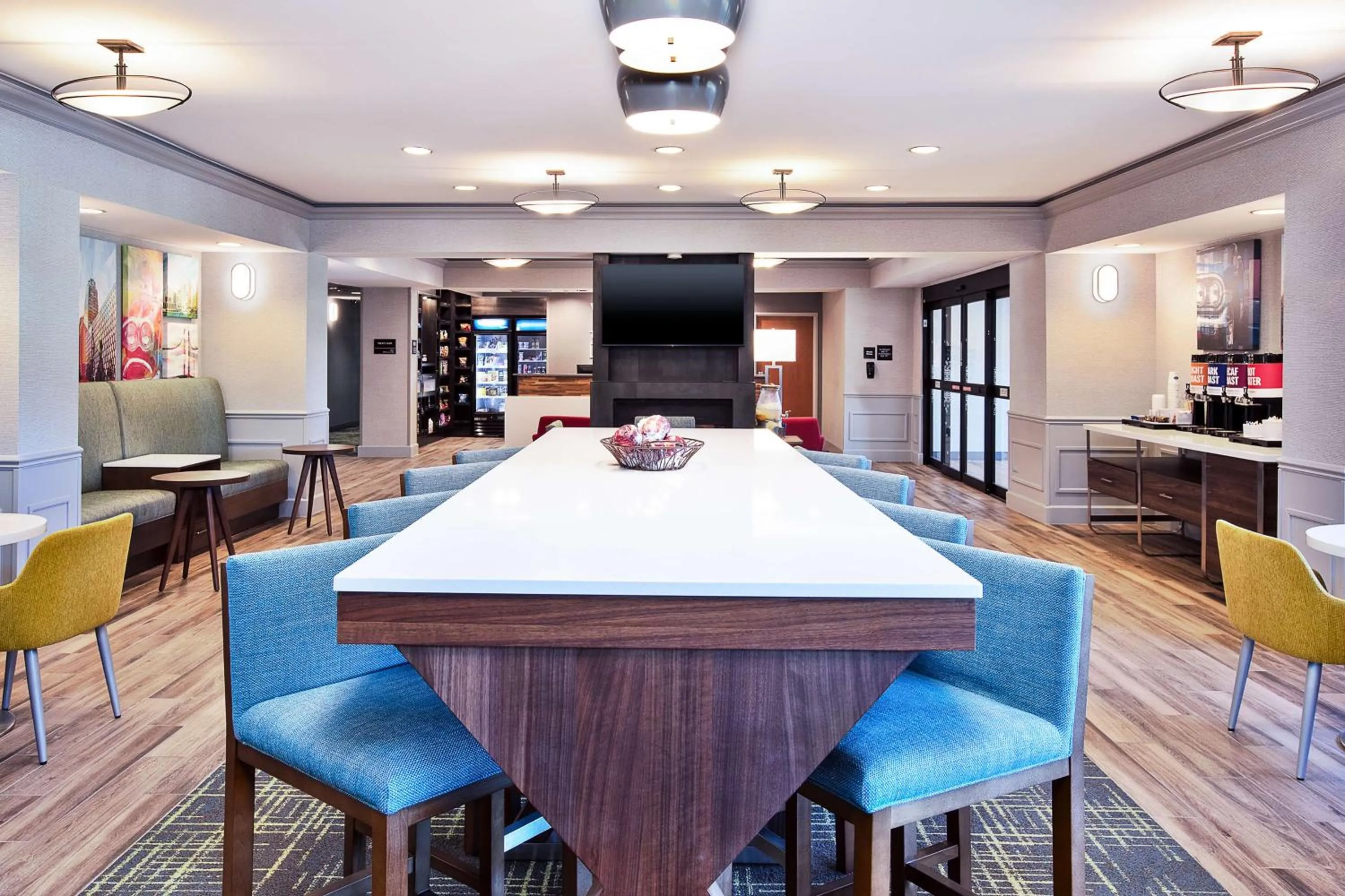 Lobby or reception in Hampton Inn Detroit - Shelby Township