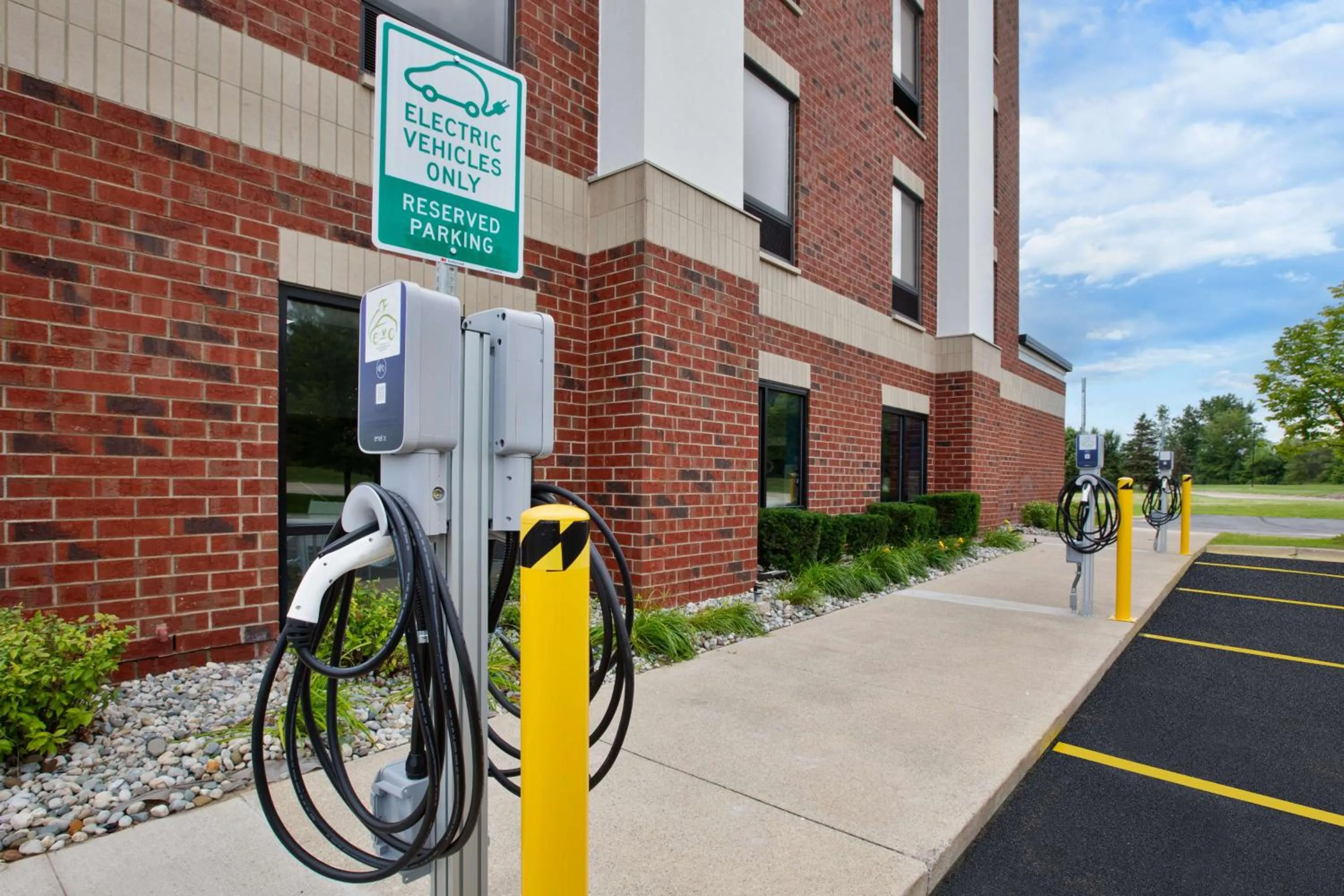 Property building in Hampton Inn Detroit - Shelby Township