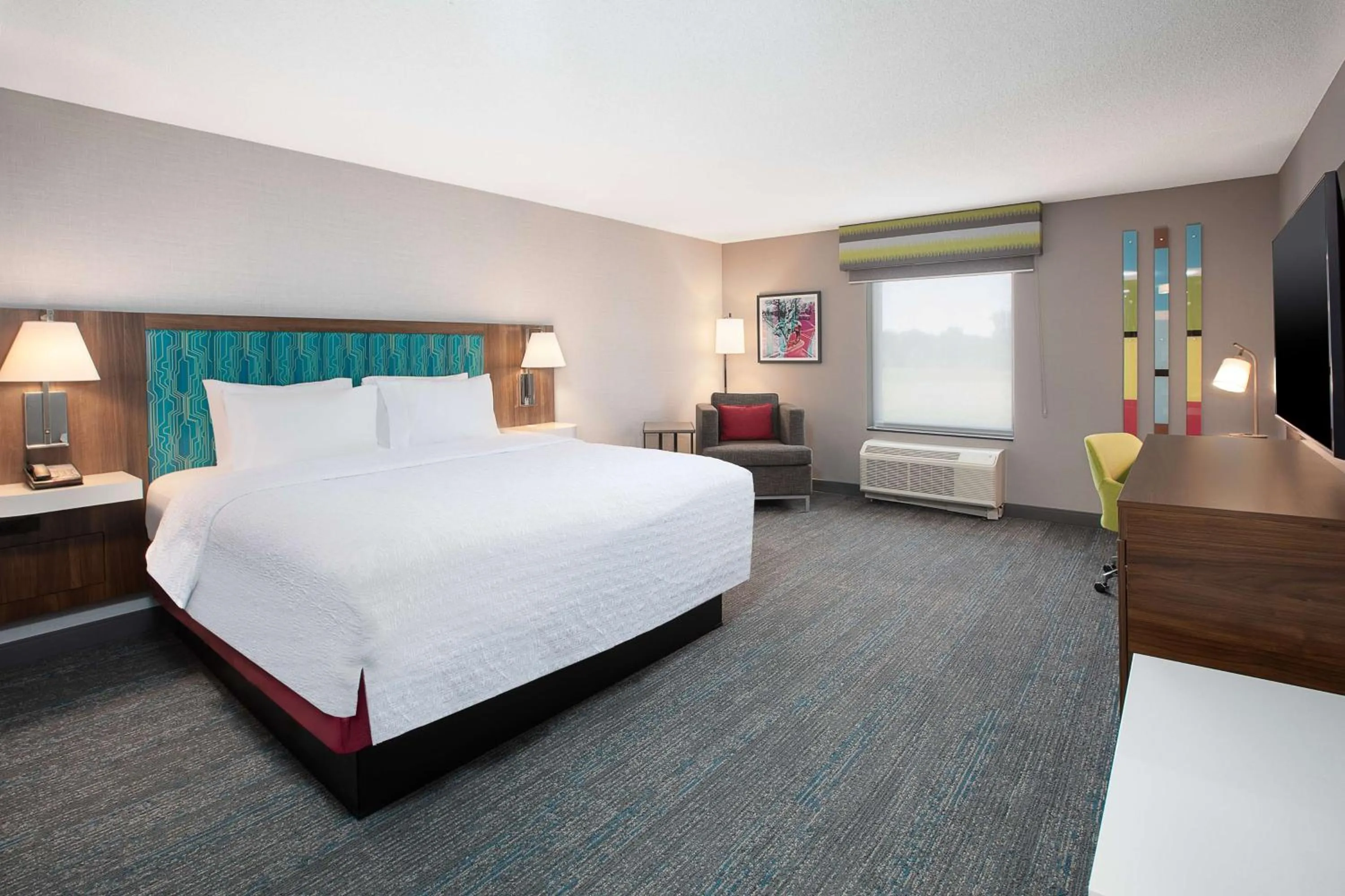 Bed in Hampton Inn Detroit - Shelby Township