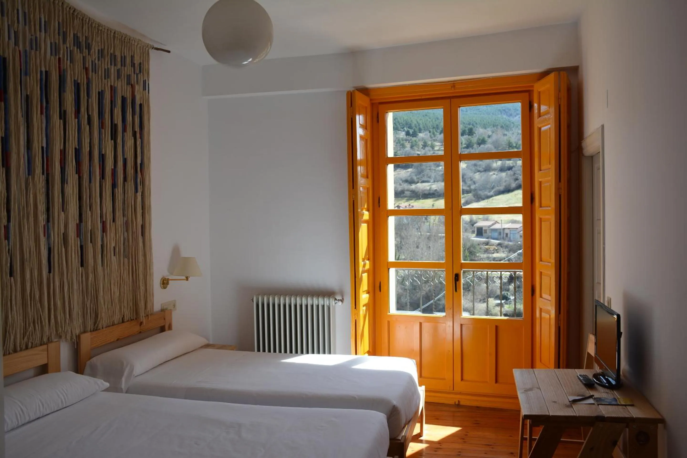 Bedroom, Bed in Posada Hoyos de Iregua
