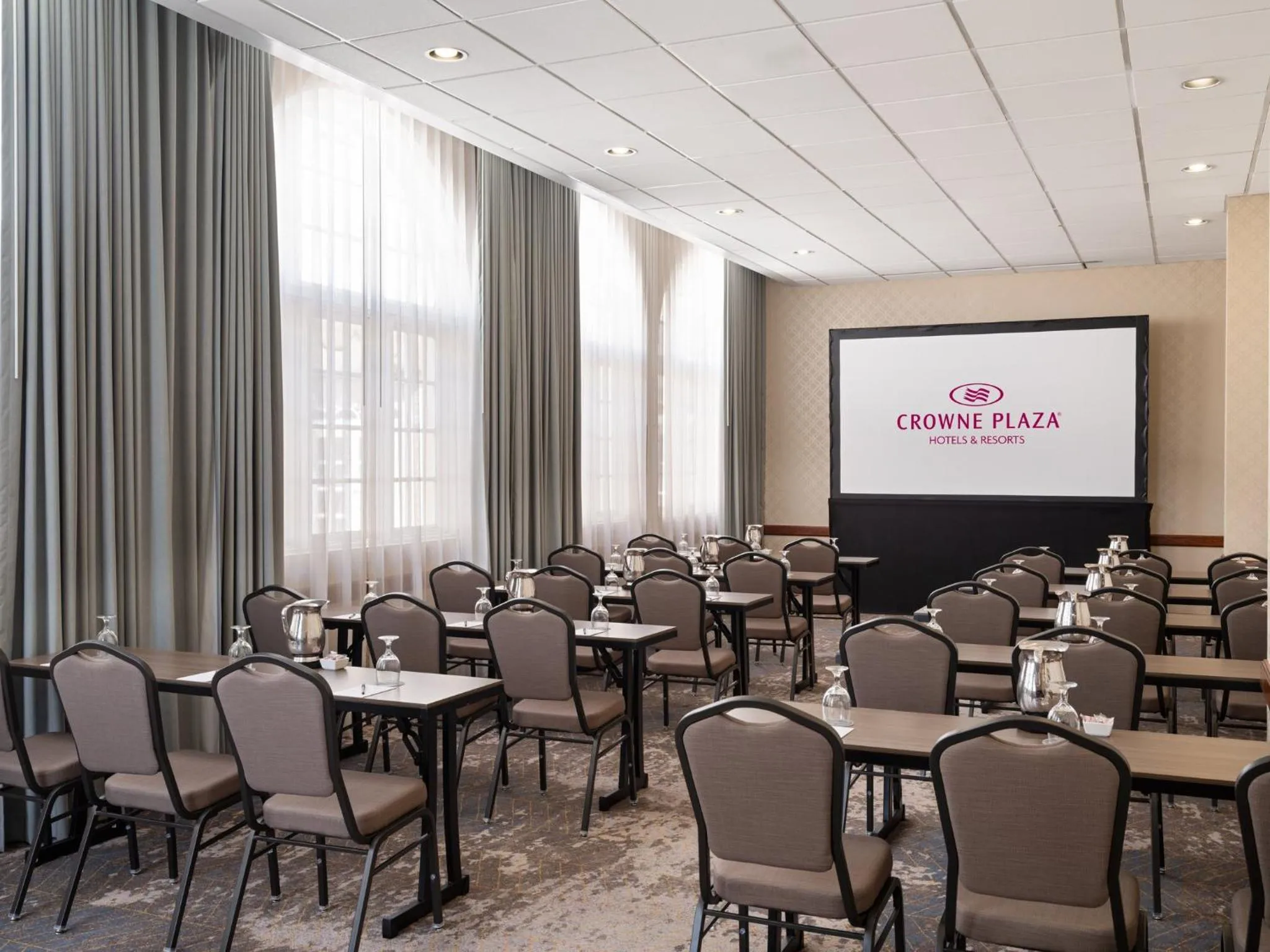 Meeting/conference room in Crowne Plaza Phoenix - Chandler Golf Resort by IHG