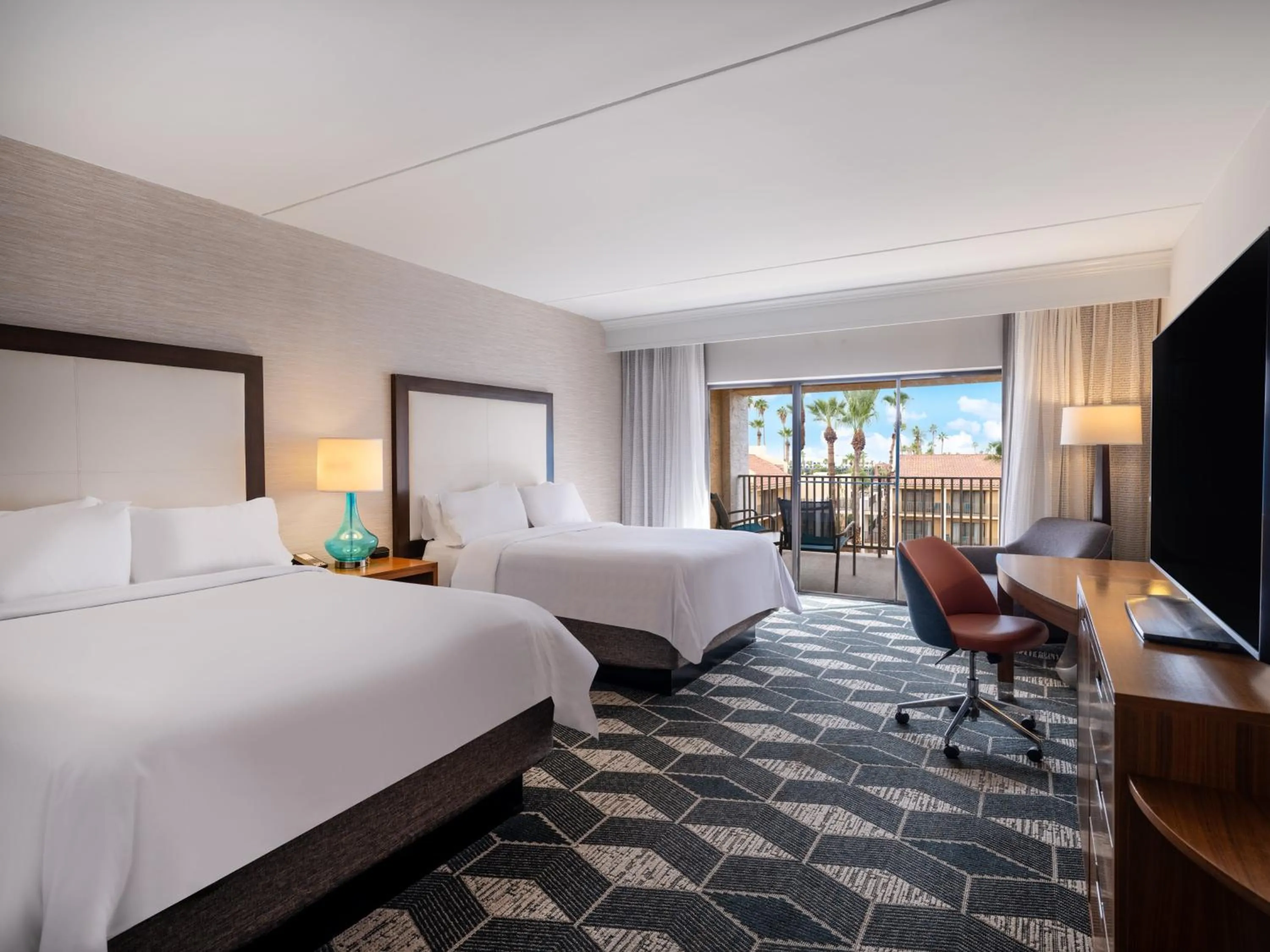 Photo of the whole room, Bed in Crowne Plaza Phoenix - Chandler Golf Resort by IHG