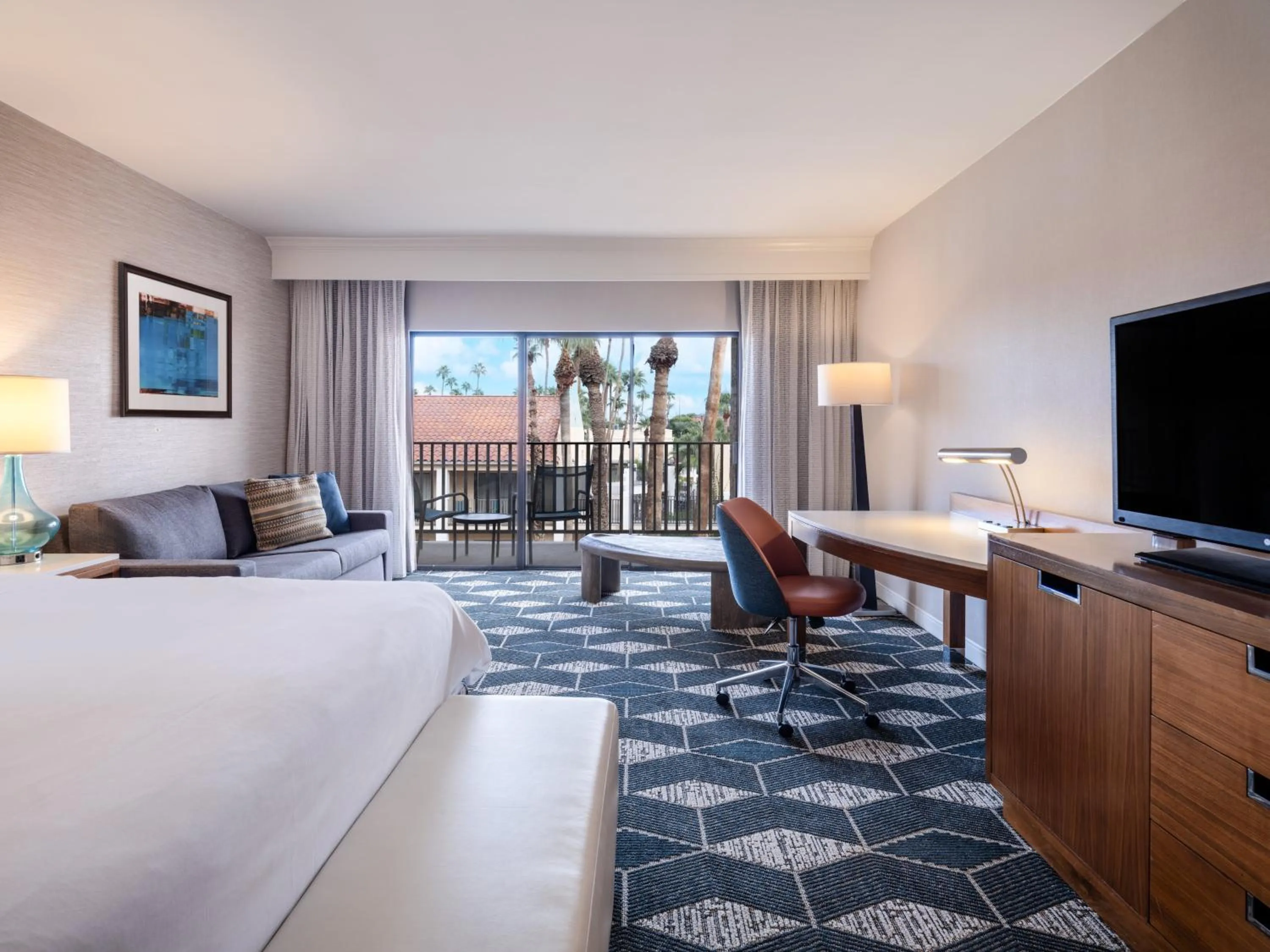 Photo of the whole room, Bed in Crowne Plaza Phoenix - Chandler Golf Resort by IHG