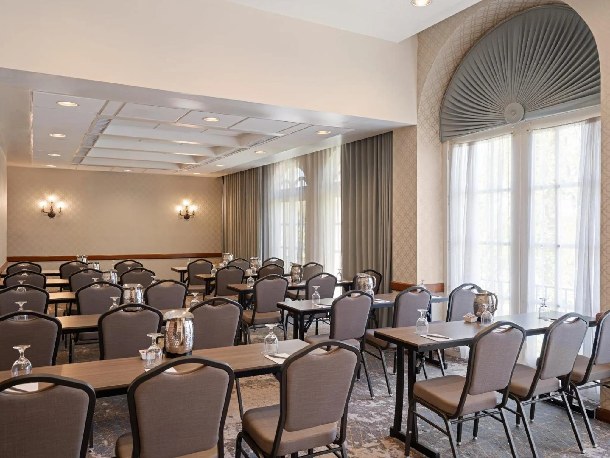 Meeting/conference room in Crowne Plaza Phoenix - Chandler Golf Resort by IHG