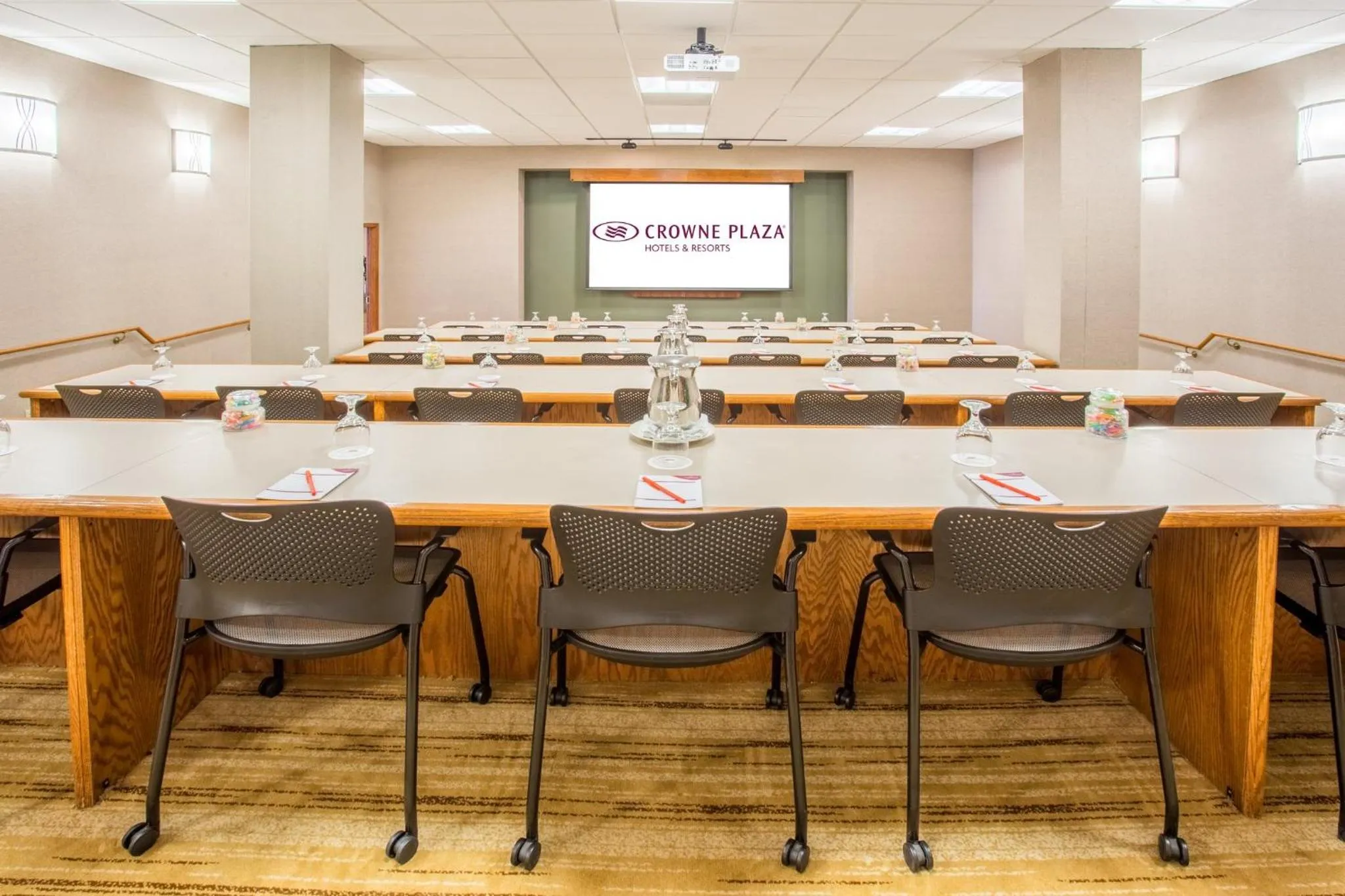 Lobby or reception in Crowne Plaza Phoenix - Chandler Golf Resort by IHG