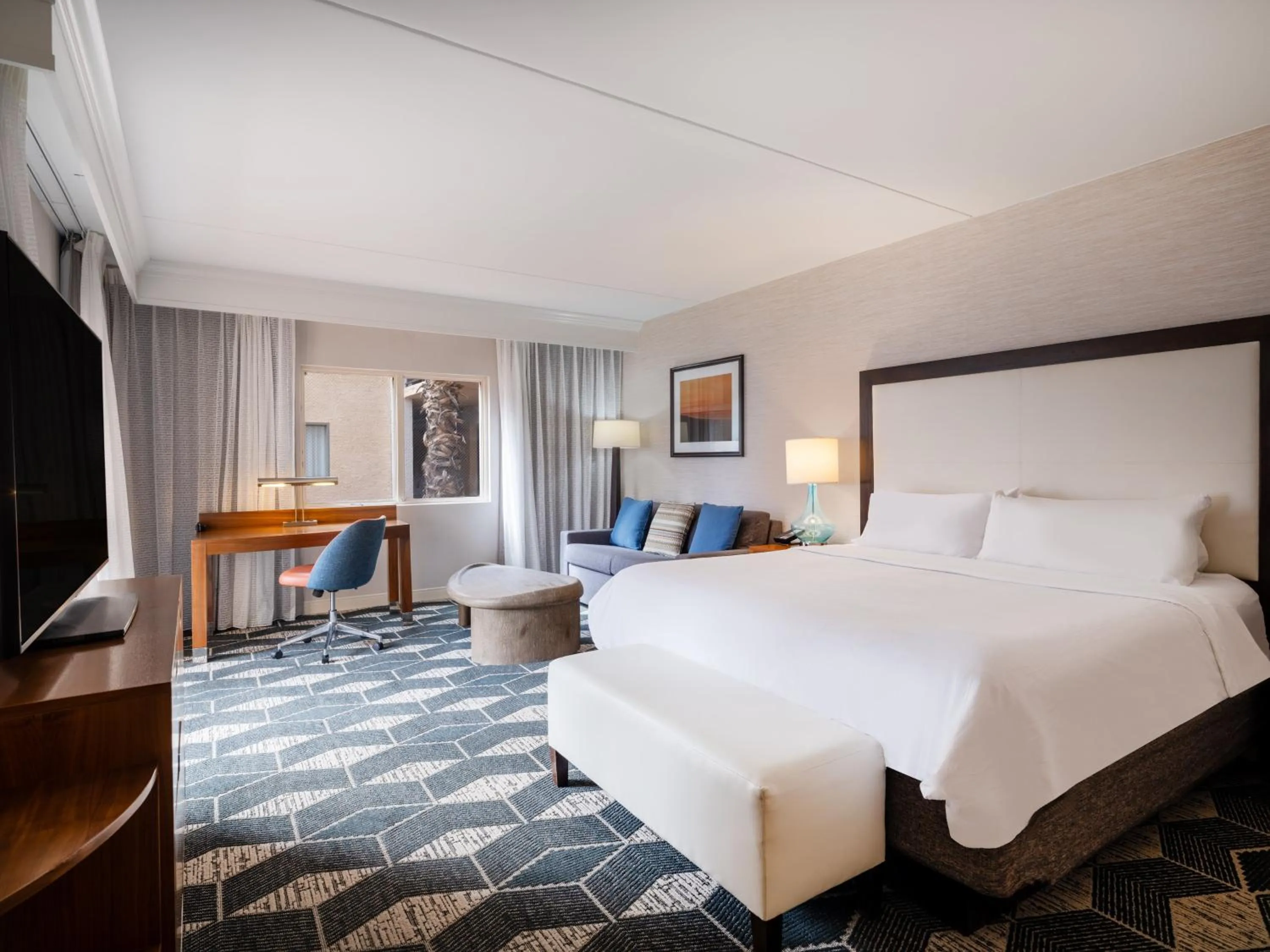 Photo of the whole room, Bed in Crowne Plaza Phoenix - Chandler Golf Resort by IHG