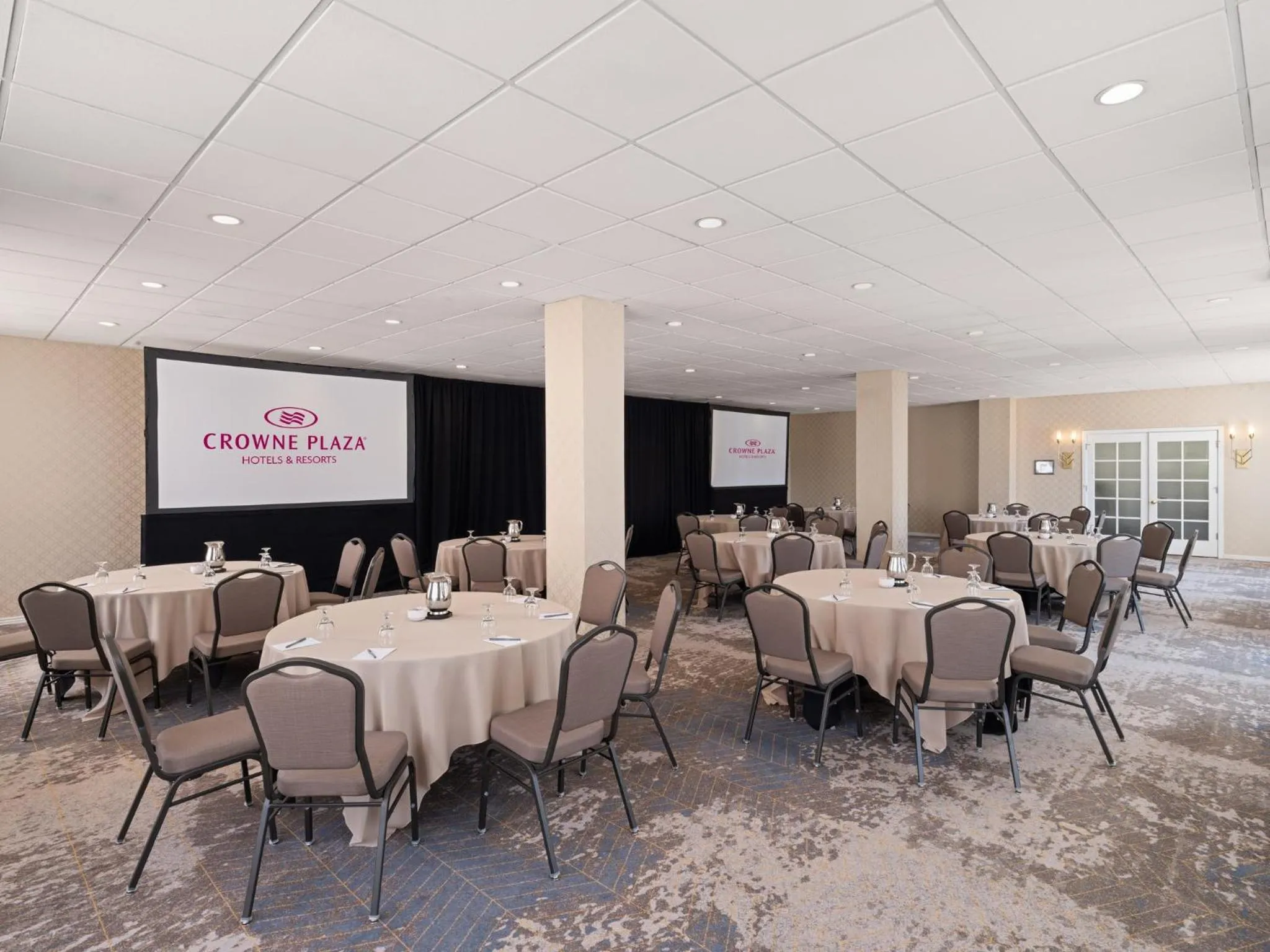Meeting/conference room in Crowne Plaza Phoenix - Chandler Golf Resort by IHG