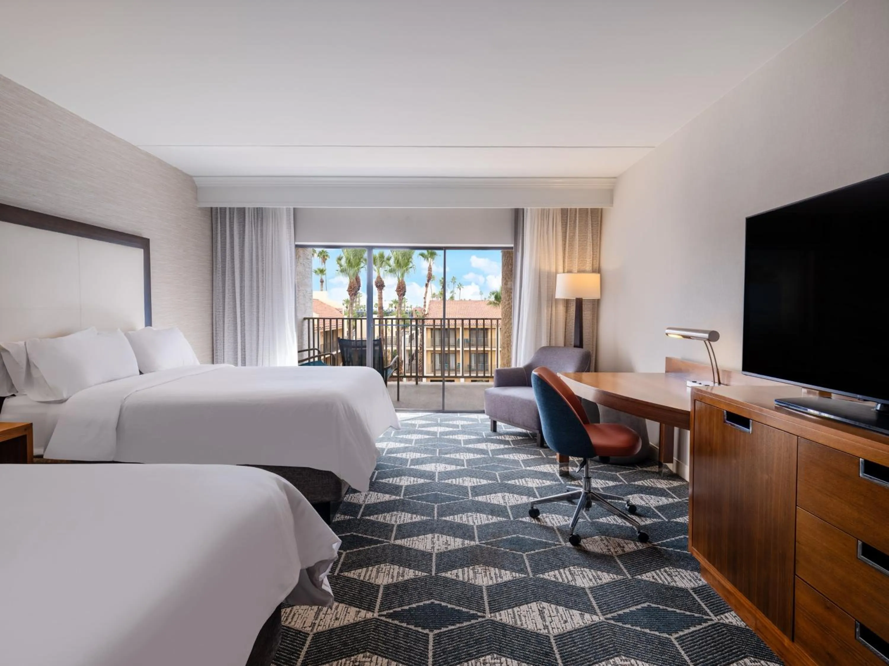Photo of the whole room, Bed in Crowne Plaza Phoenix - Chandler Golf Resort by IHG