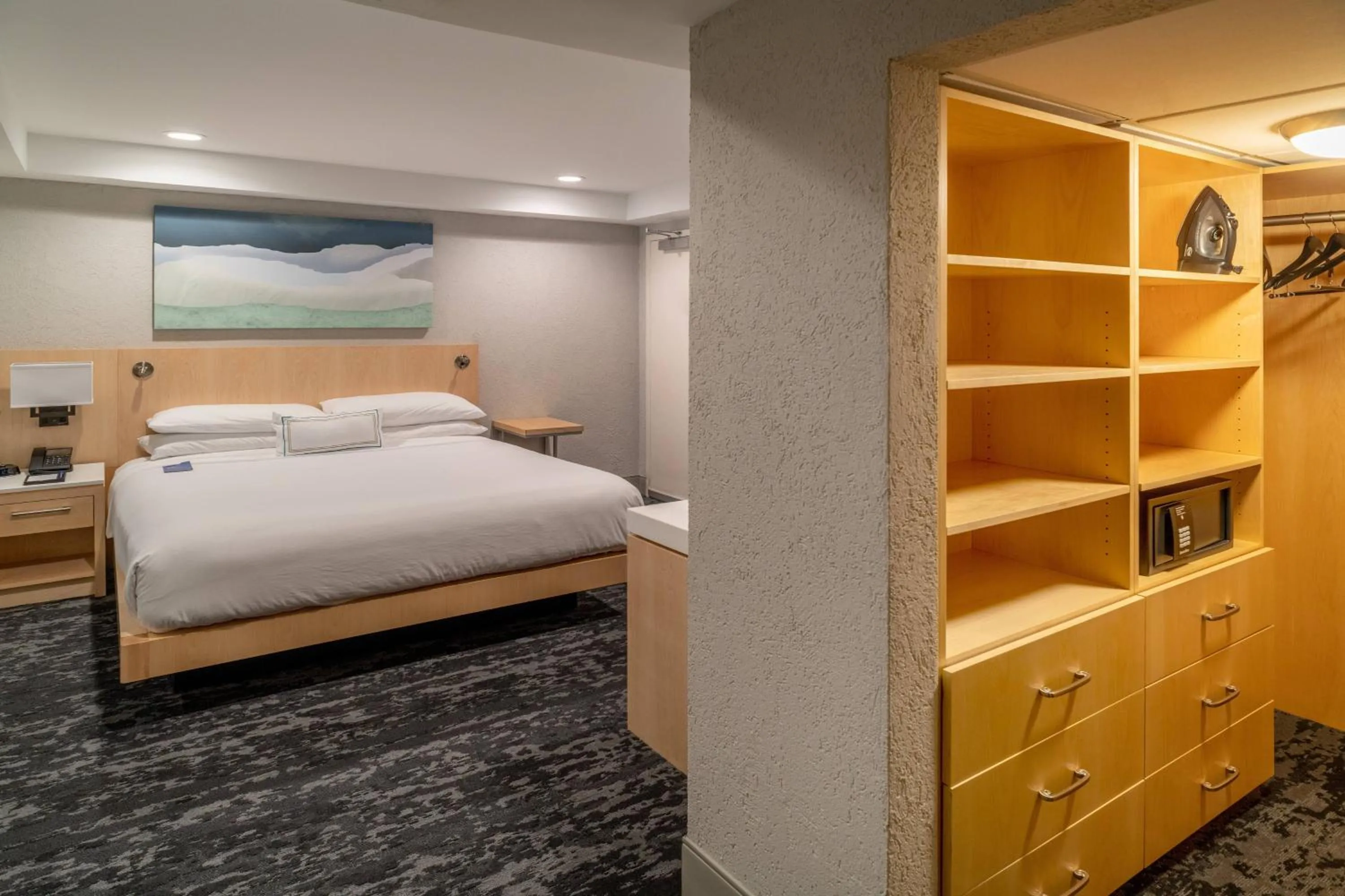 Bedroom, Bed in Delta Hotels by Marriott Huntington Downtown