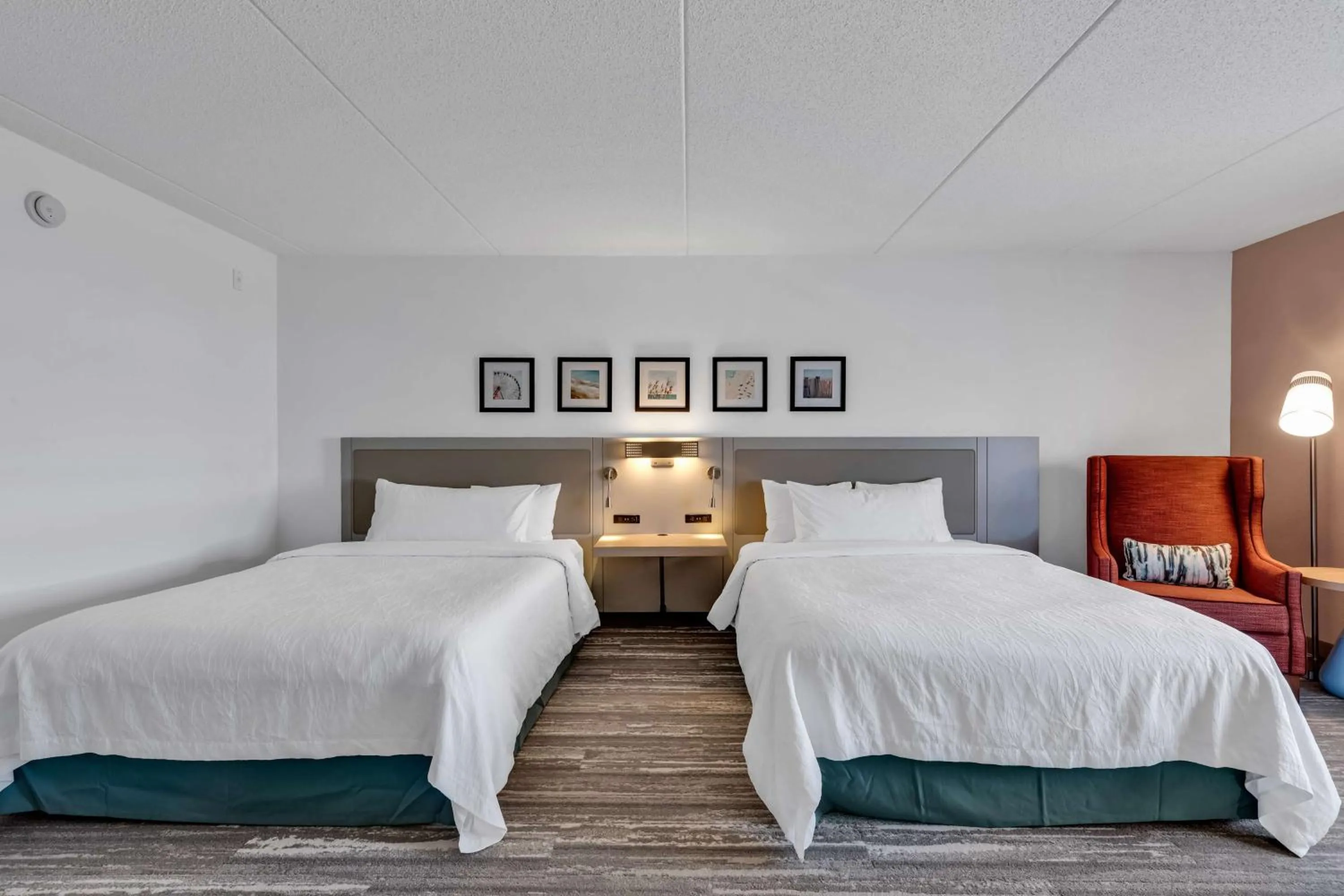 Bed in Hilton Garden Inn Myrtle Beach/Coastal Grand Mall