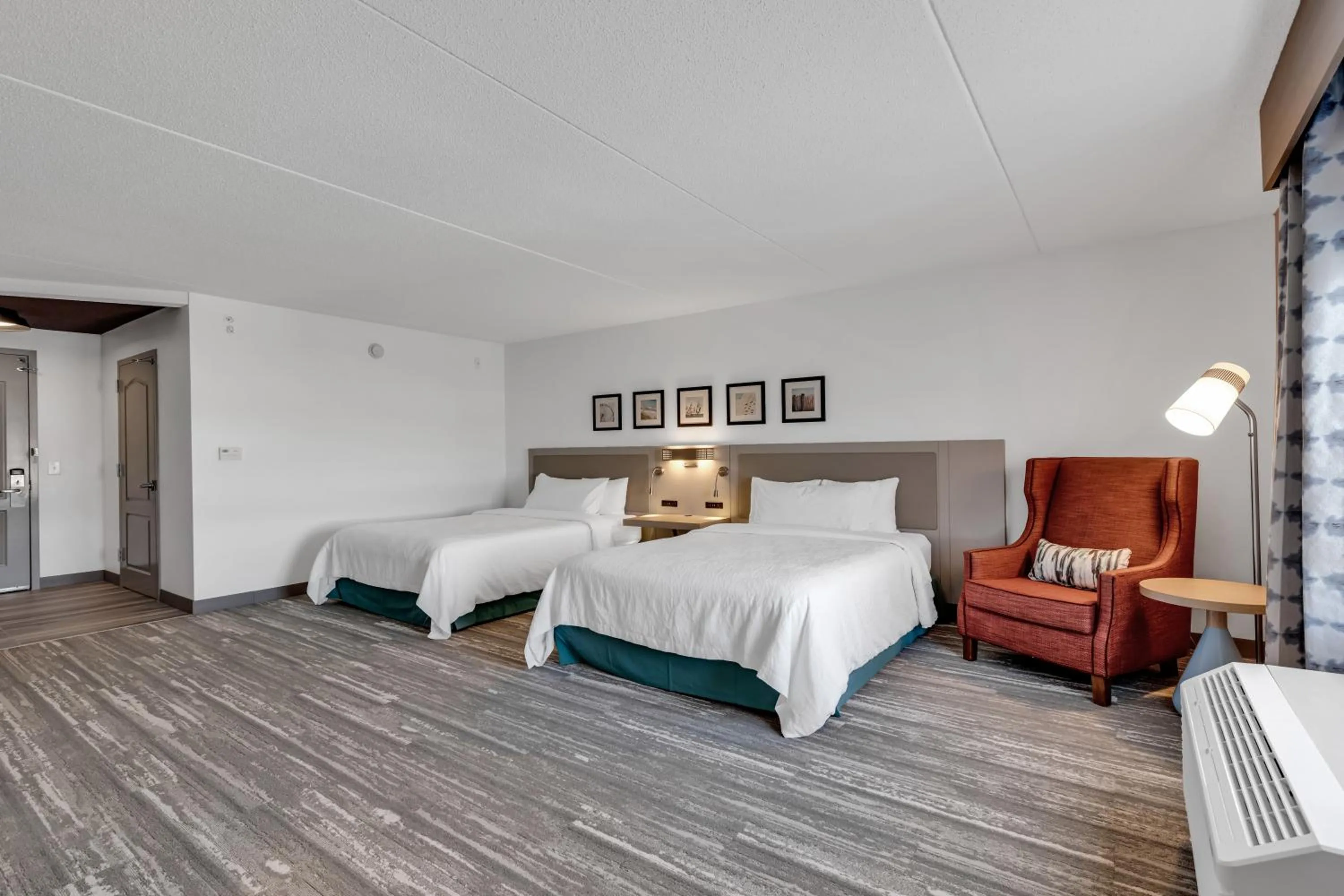 Photo of the whole room, Bed in Hilton Garden Inn Myrtle Beach/Coastal Grand Mall