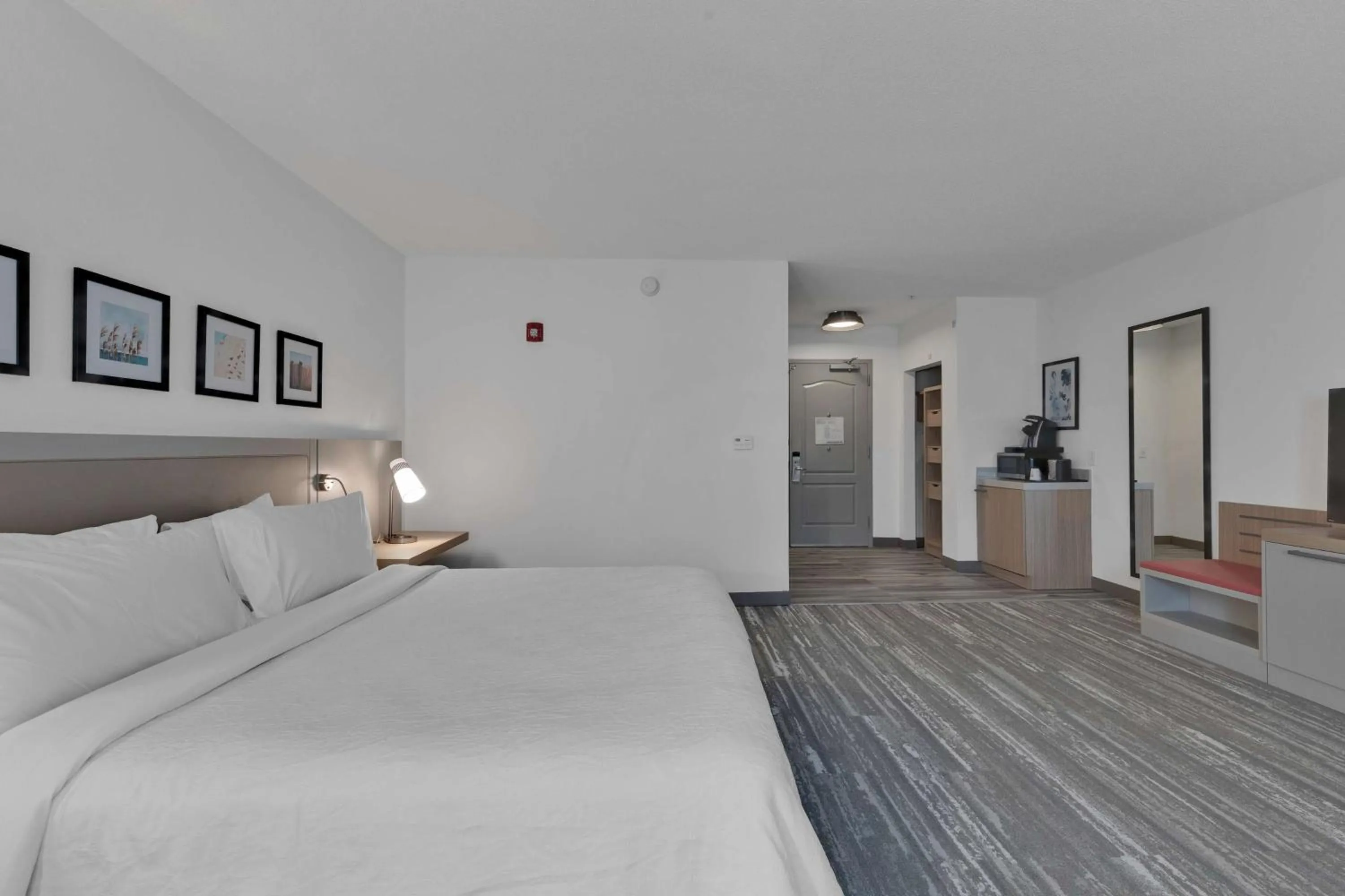 Bed in Hilton Garden Inn Myrtle Beach/Coastal Grand Mall