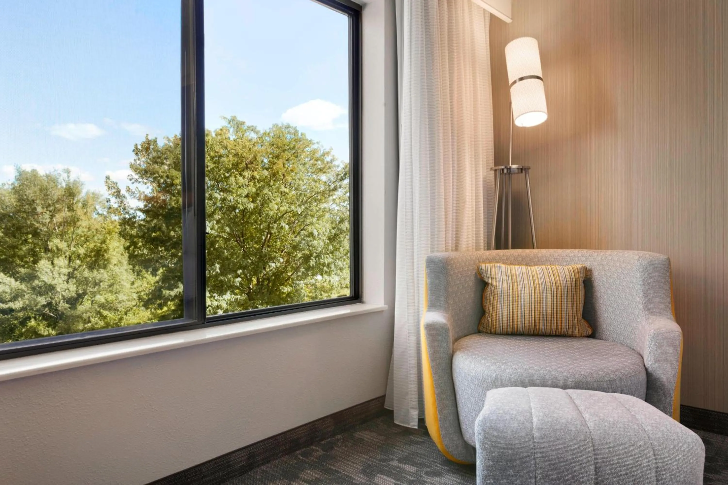 Photo of the whole room in Courtyard by Marriott Bloomington Normal