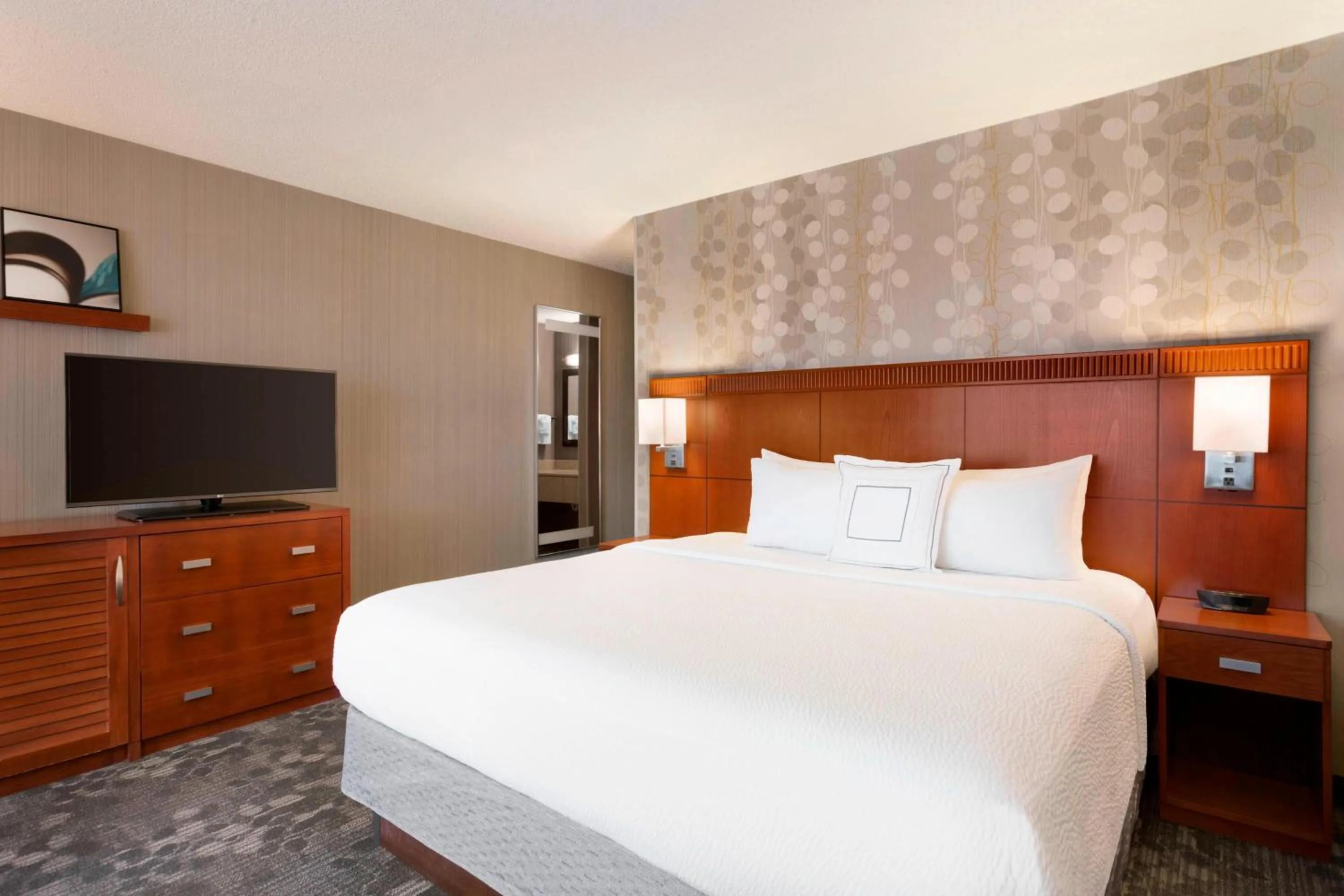 Photo of the whole room, Bed in Courtyard by Marriott Bloomington Normal