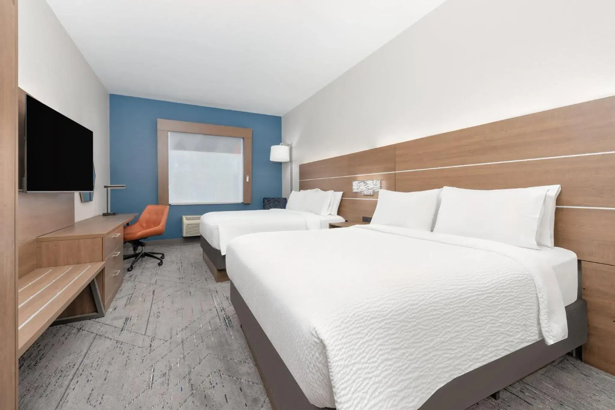 Standard Queen Room with Two Queen Beds and Mobility Accessible Tub in Holiday Inn Express Hotel and Suites Athens by IHG Standard Queen Room with Two Queen Beds and Mobility Accessible Tub in Holiday Inn Express Hotel and Suites Athens by IHG