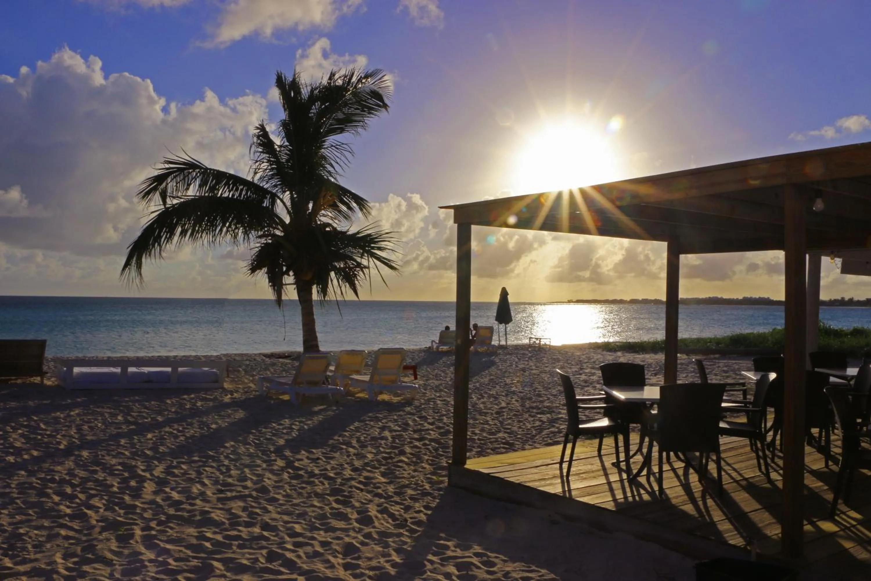 Food and drinks in Rendezvous Bay Hotel