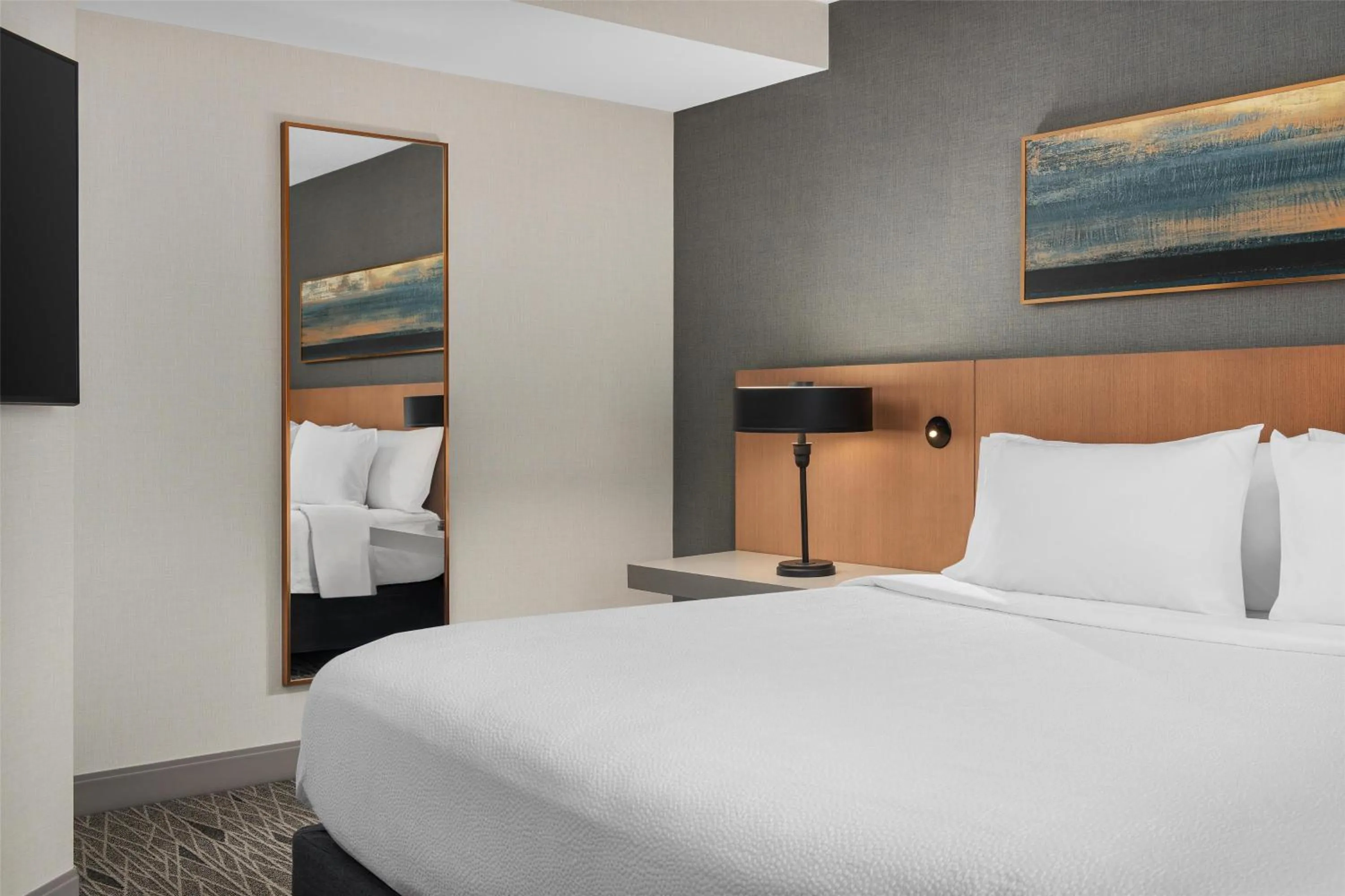 Bed in Hilton Garden Inn Toronto Airport