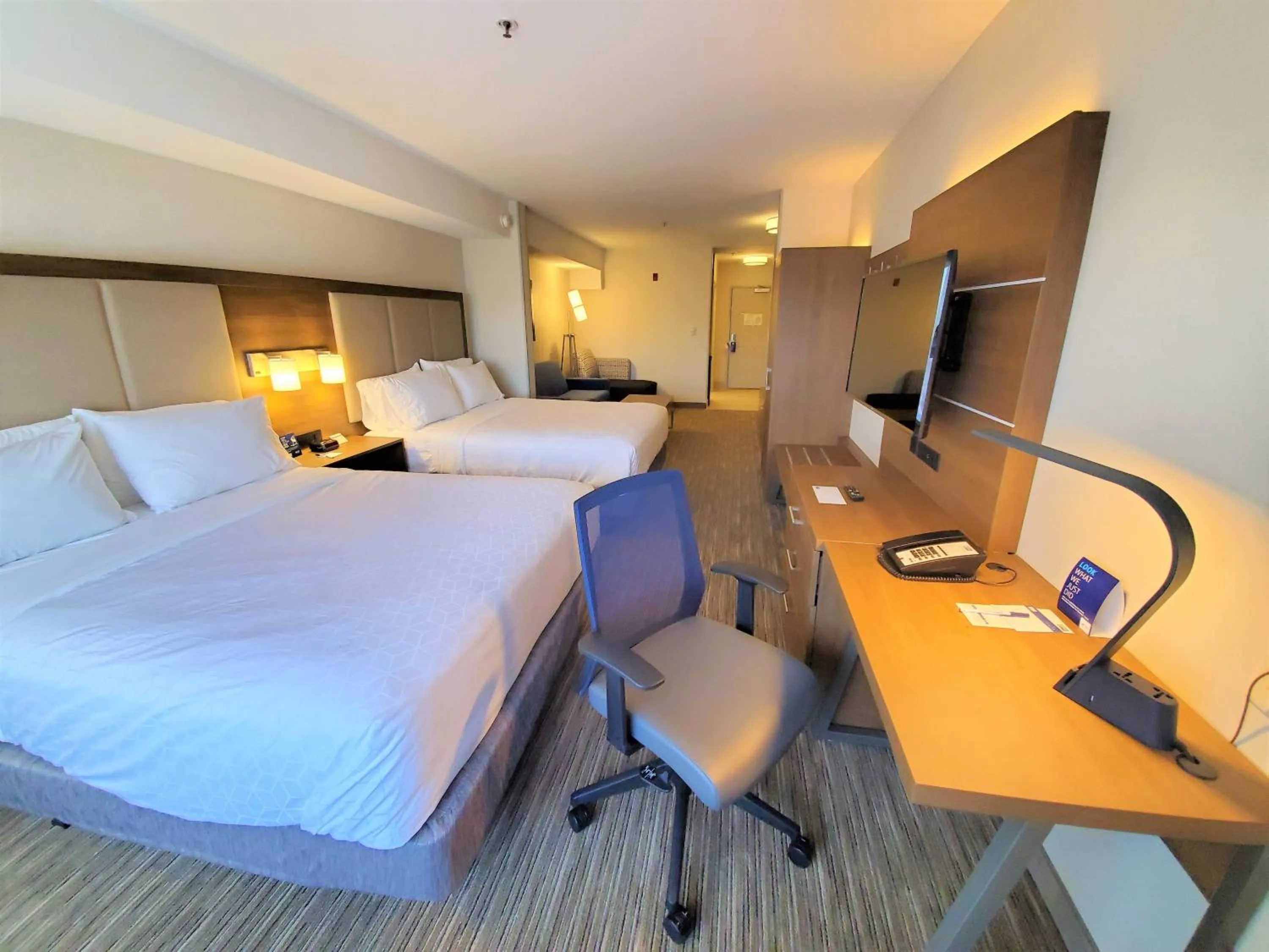 Photo of the whole room, Bed in Holiday Inn Express Hotel & Suites Seattle North - Lynnwood by IHG