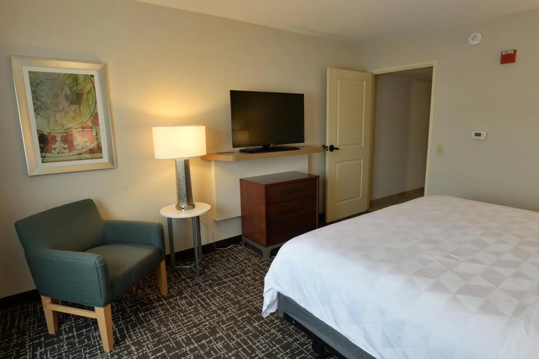 Photo of the whole room, Bed in Holiday Inn Hotel & Suites Minneapolis-Lakeville by IHG
