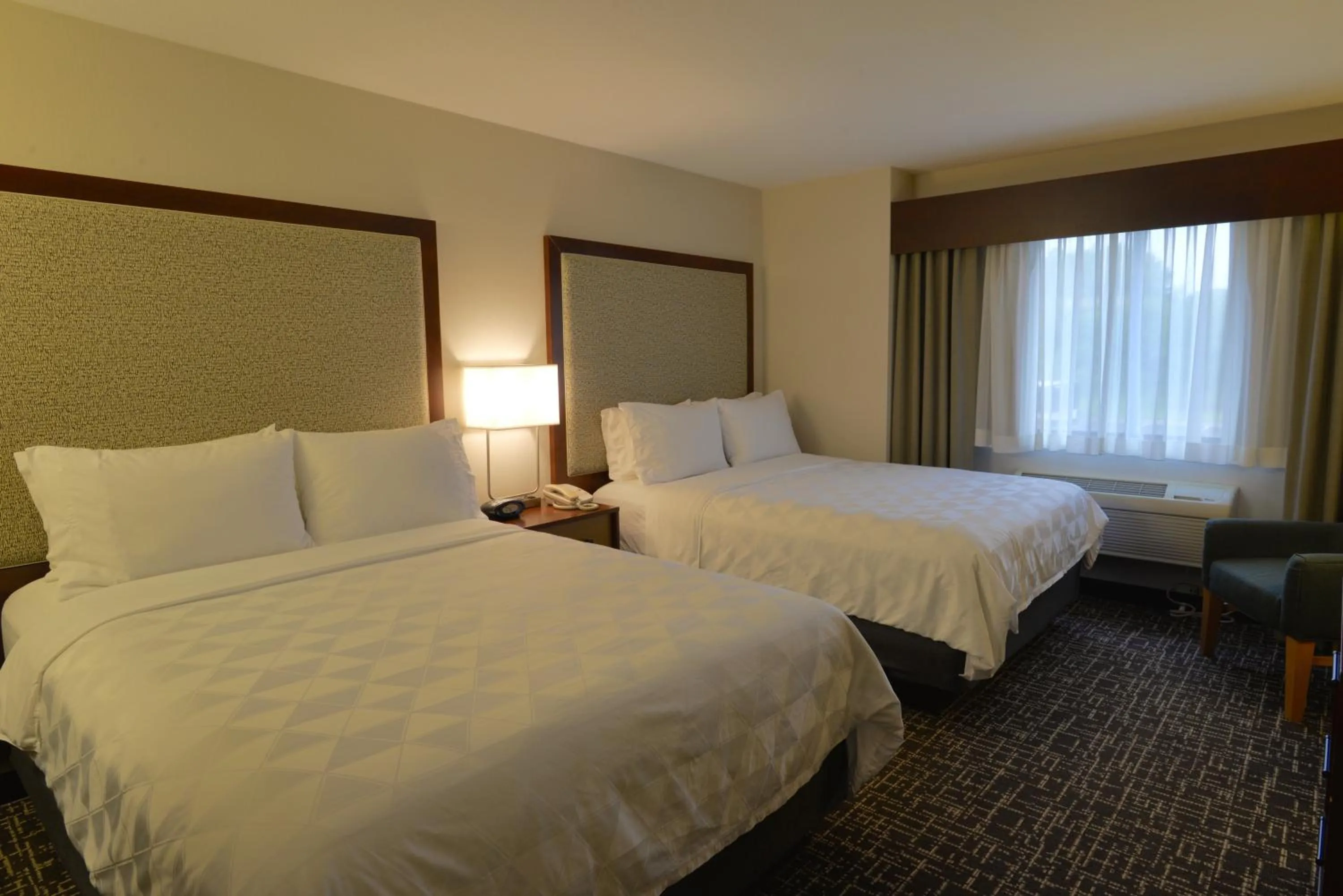 Photo of the whole room, Bed in Holiday Inn Hotel & Suites Minneapolis-Lakeville by IHG