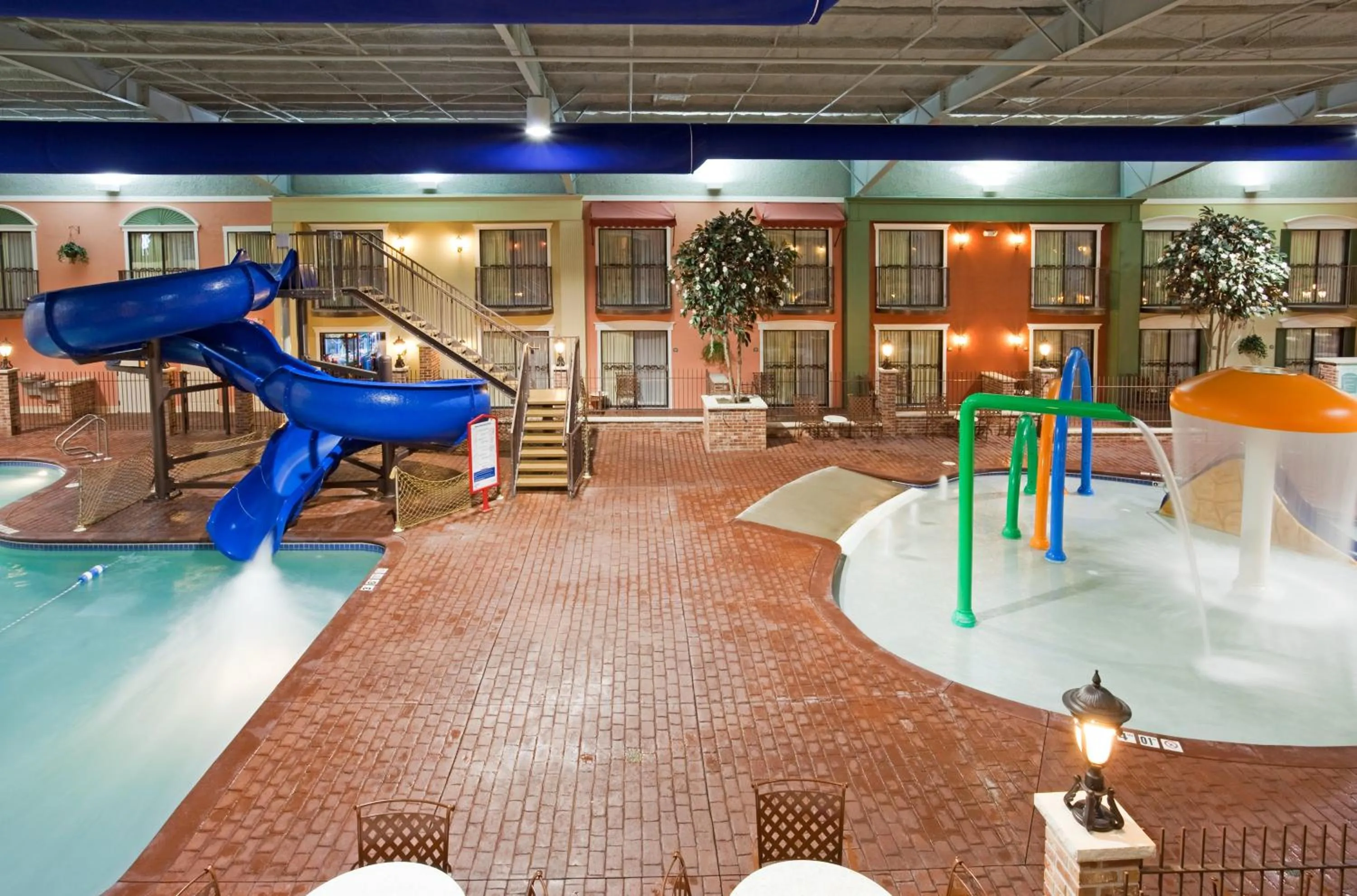 Swimming pool in Holiday Inn Hotel & Suites Minneapolis-Lakeville by IHG