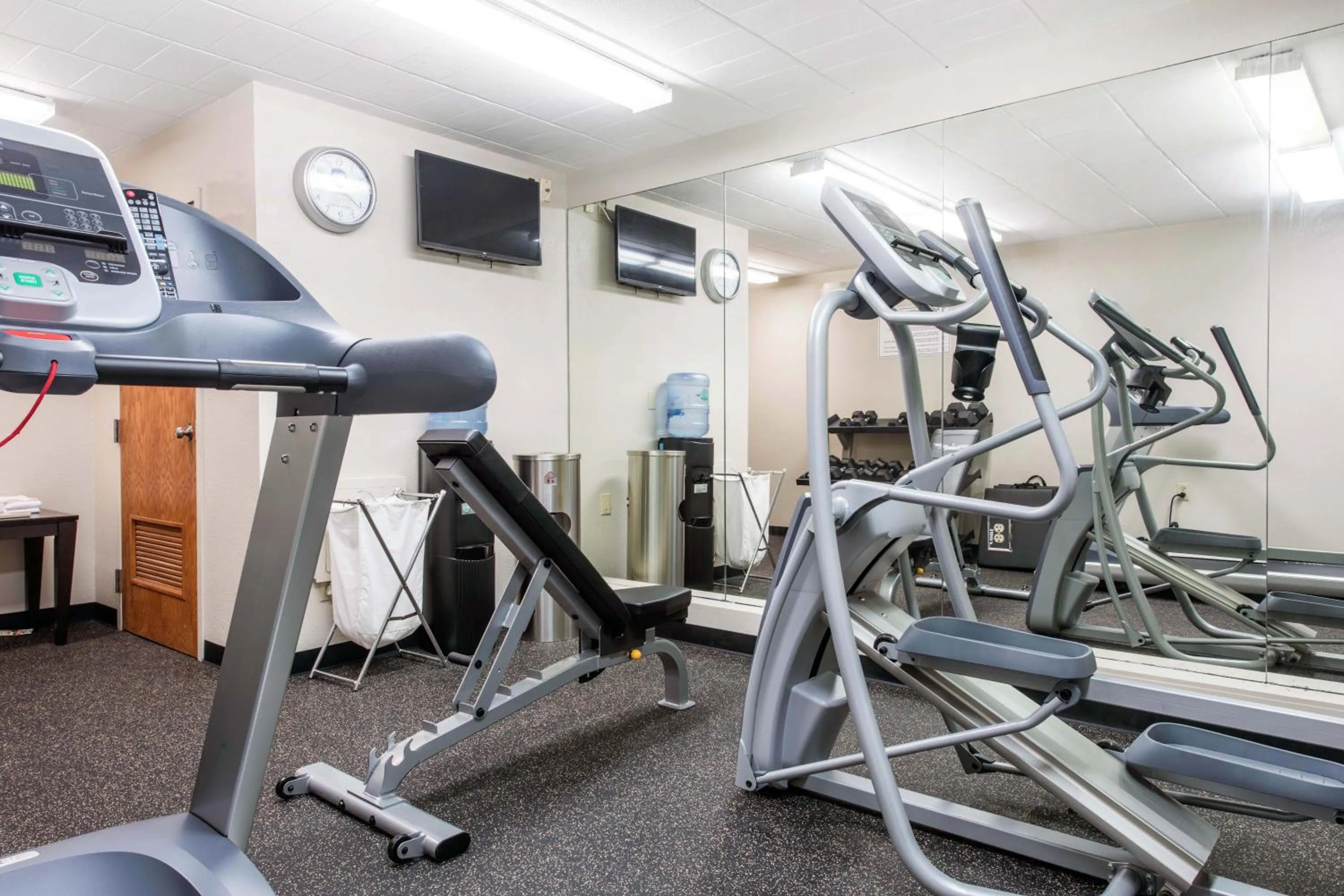 Fitness centre/facilities in Clarion Inn Cranberry Township