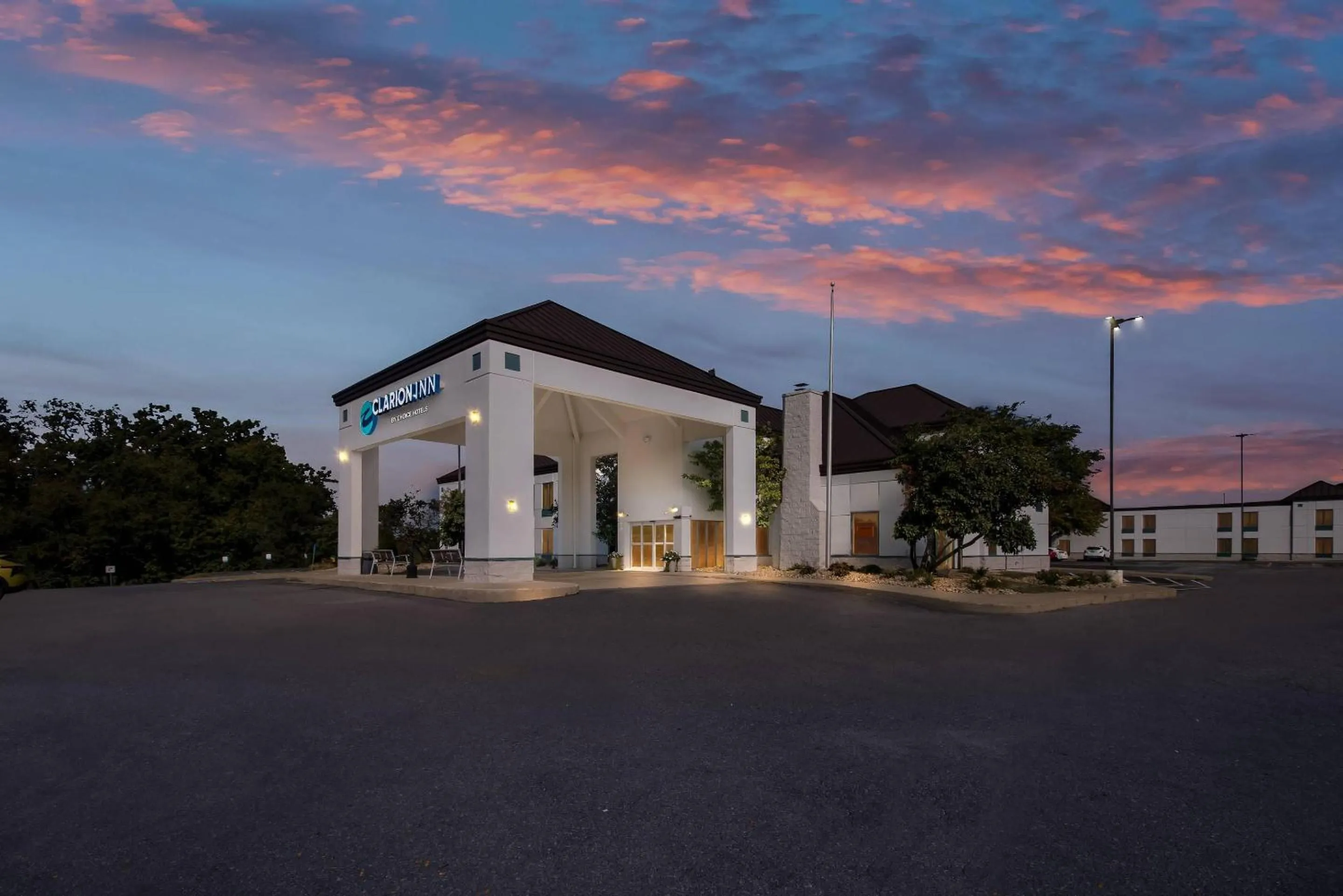 Property building in Clarion Inn Cranberry Township