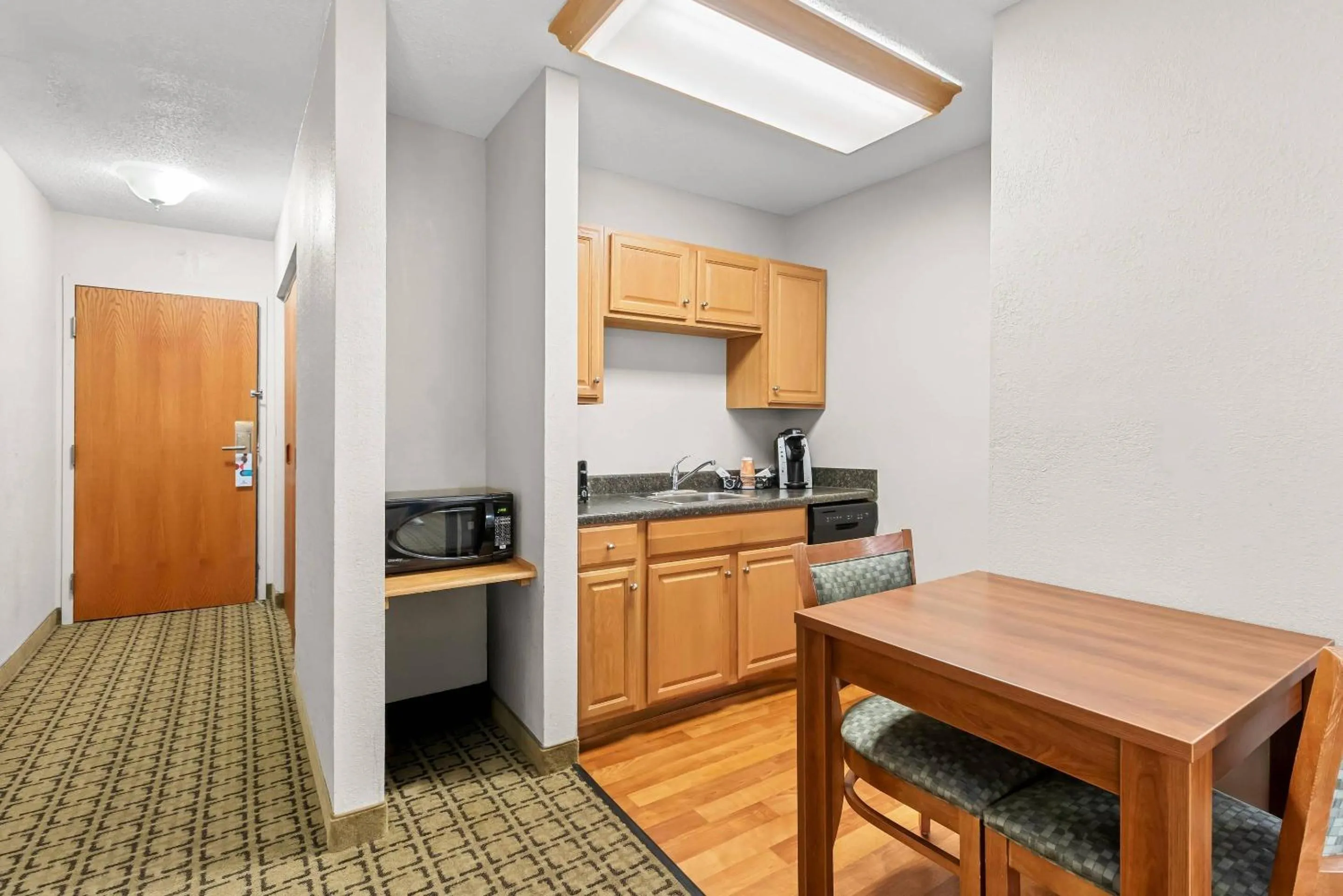 Bedroom in Clarion Inn Cranberry Township