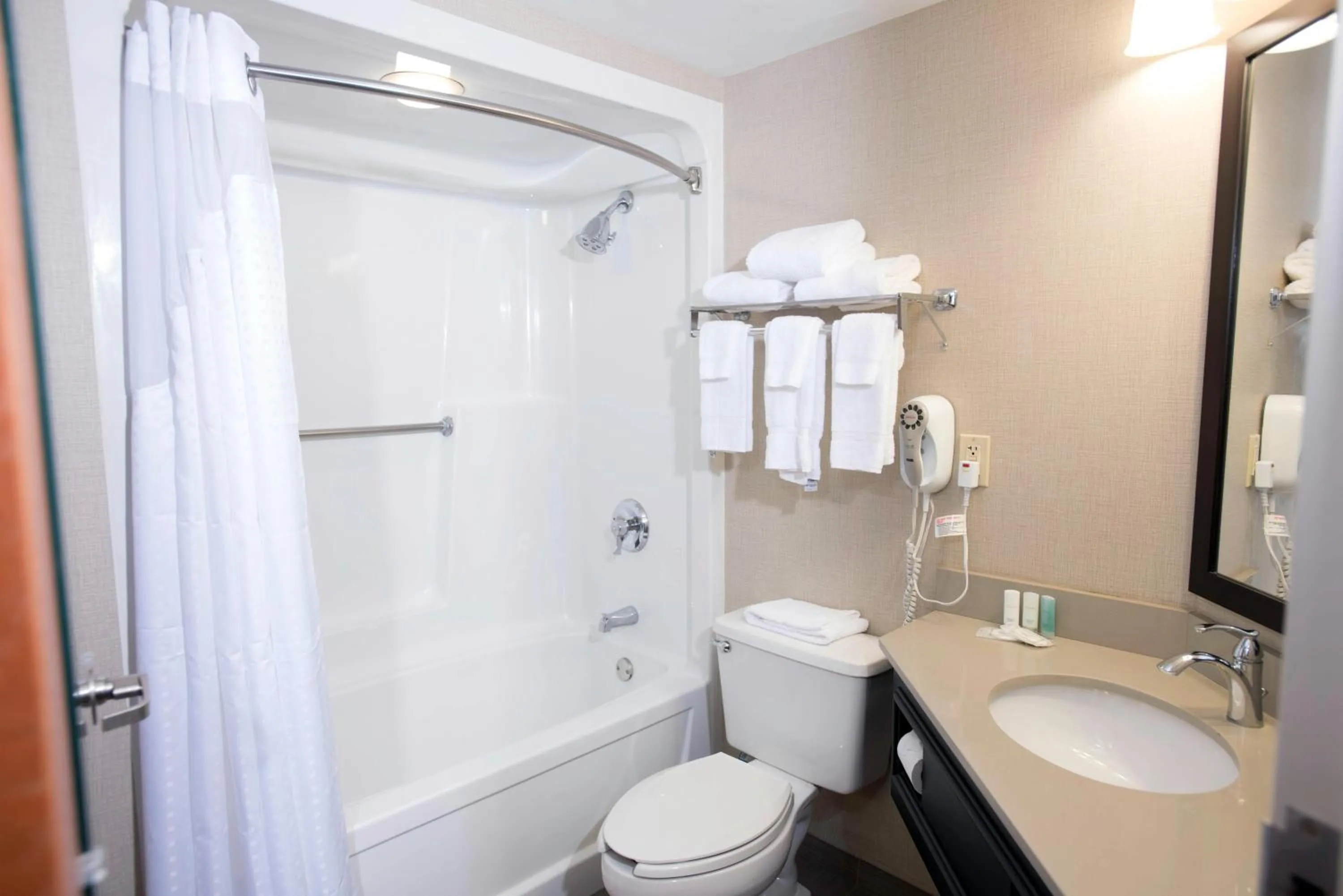 Shower in Clarion Inn Cranberry Township