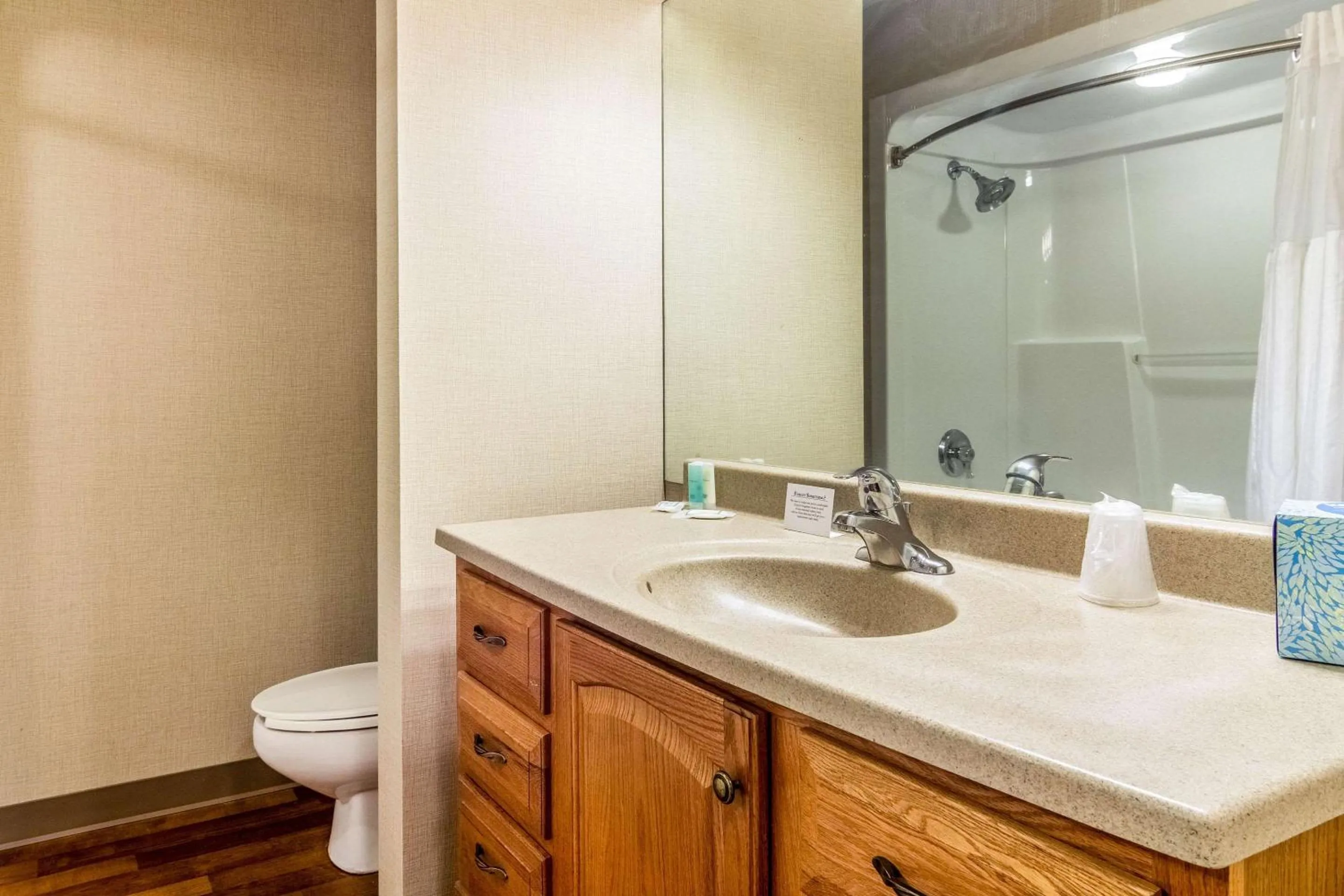 Bedroom in Clarion Inn Cranberry Township