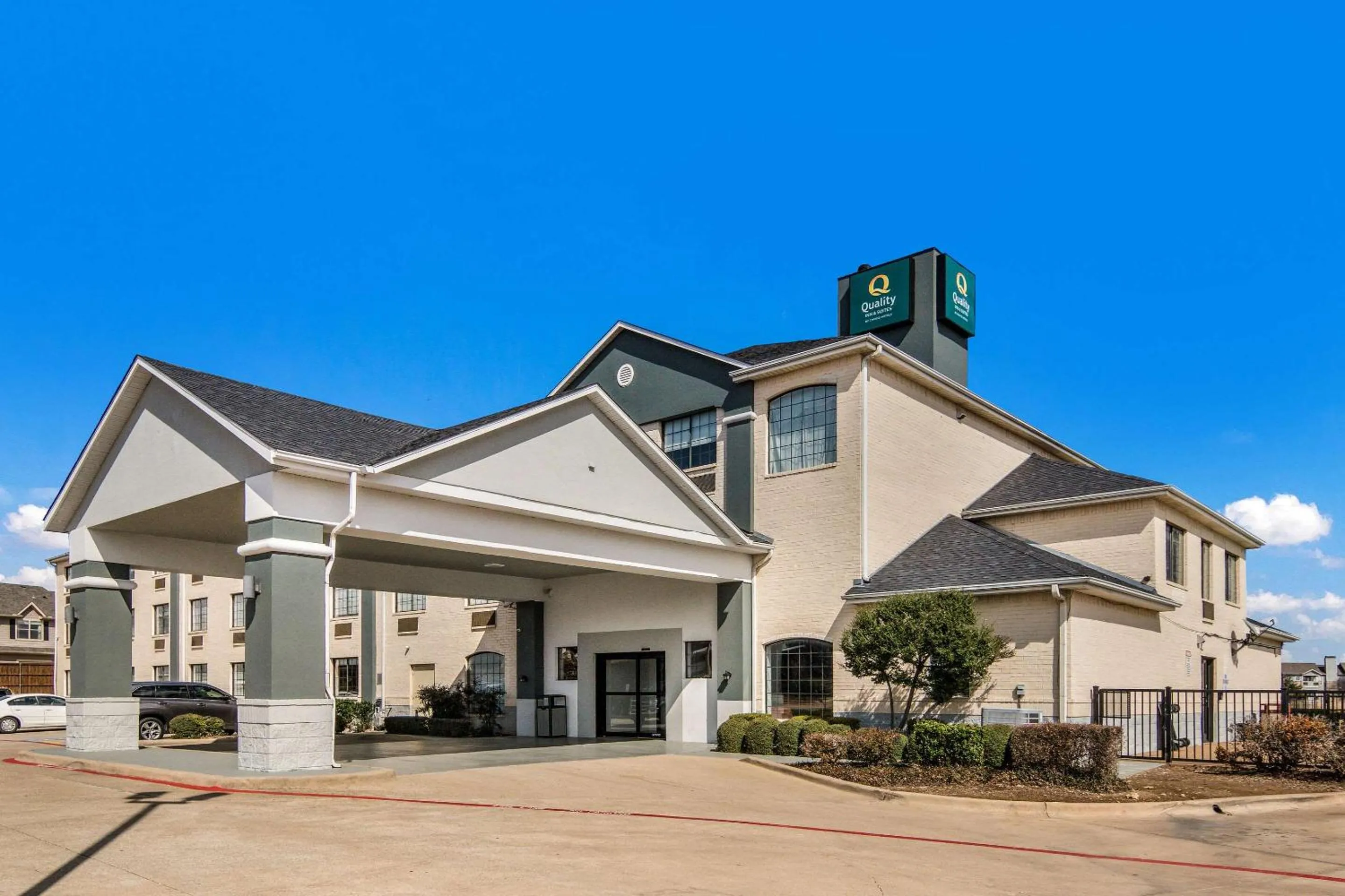 Property building in Quality Inn & Suites Fort Worth - Fossil Creek