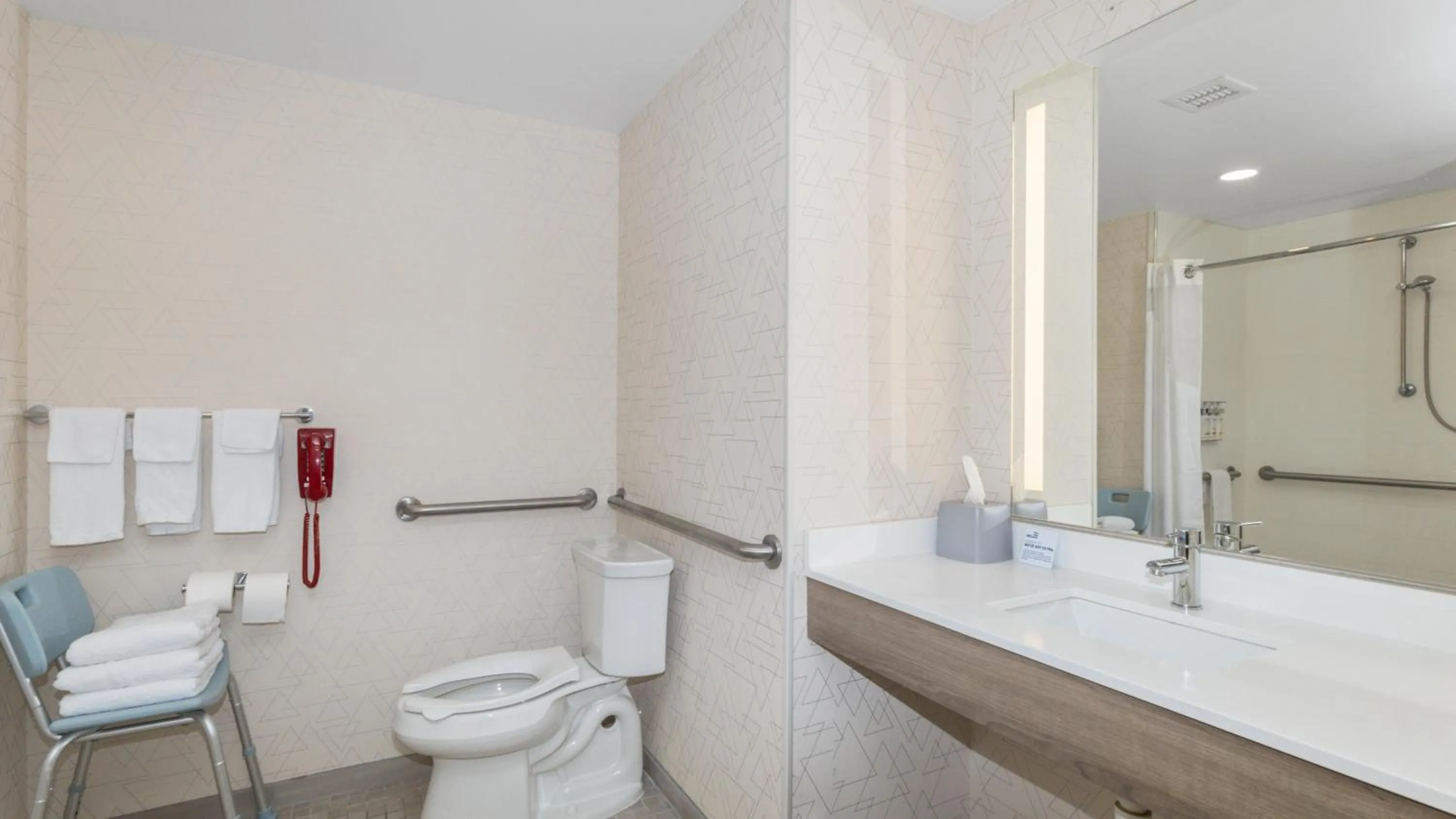 Photo of the whole room in Holiday Inn Express Hotel & Suites Hampton South-Seabrook by IHG