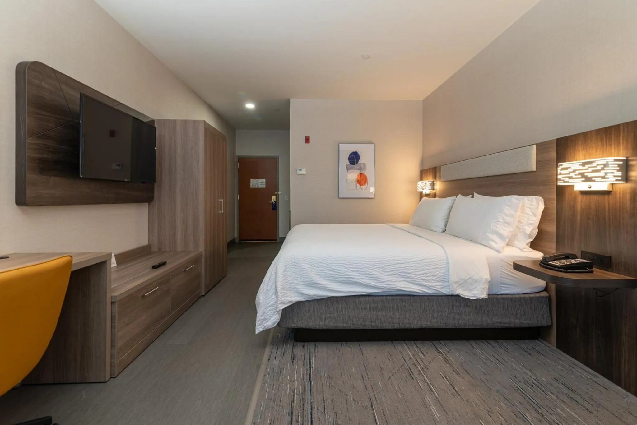 Photo of the whole room, Bed in Holiday Inn Express Hotel & Suites Hampton South-Seabrook by IHG