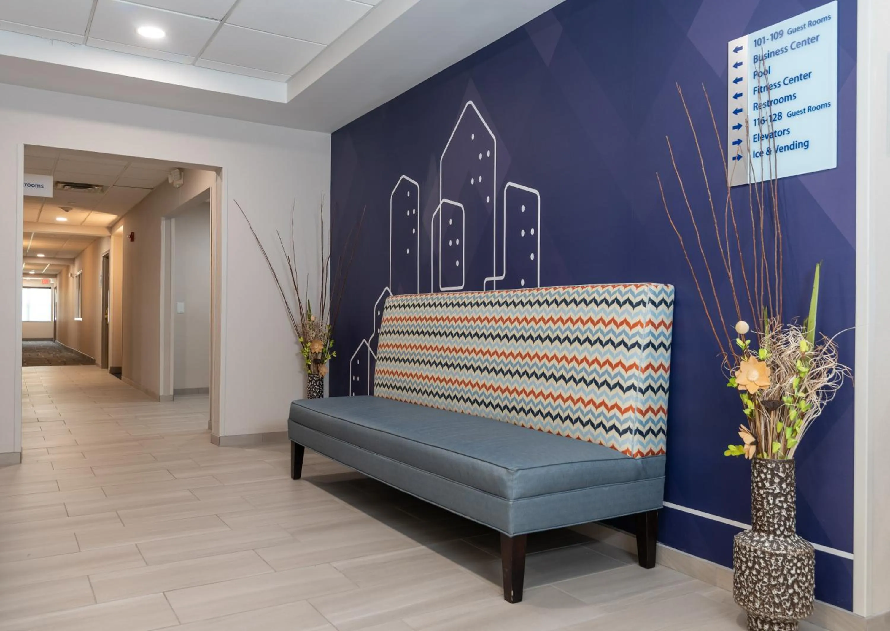 Seating area in Holiday Inn Express Hotel & Suites Hampton South-Seabrook by IHG