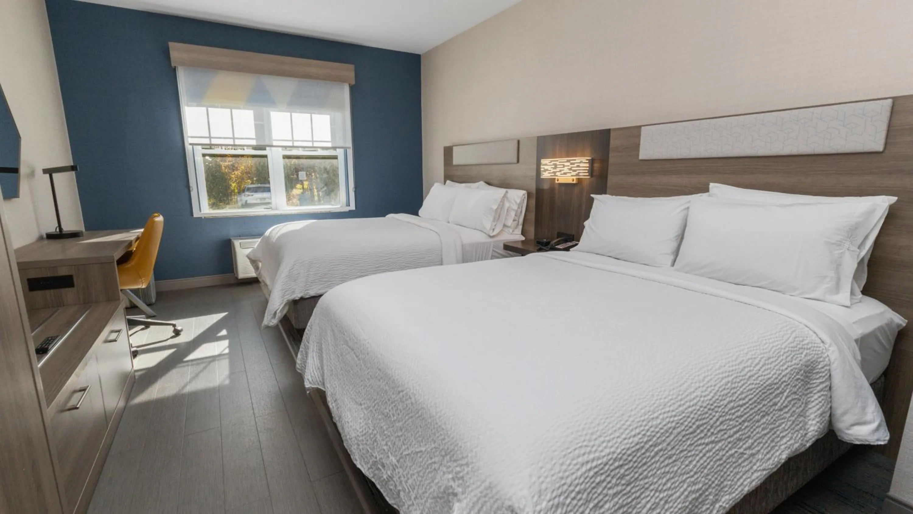 Photo of the whole room, Bed in Holiday Inn Express Hotel & Suites Hampton South-Seabrook by IHG