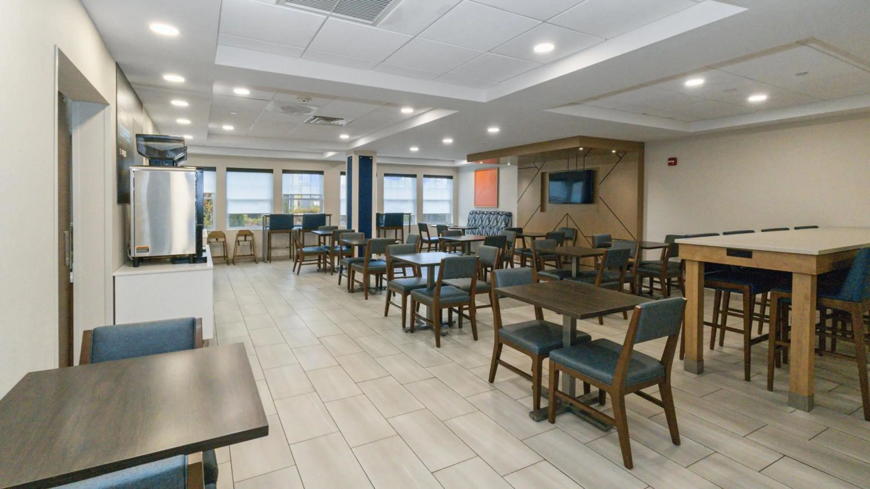 Breakfast in Holiday Inn Express Hotel & Suites Hampton South-Seabrook by IHG