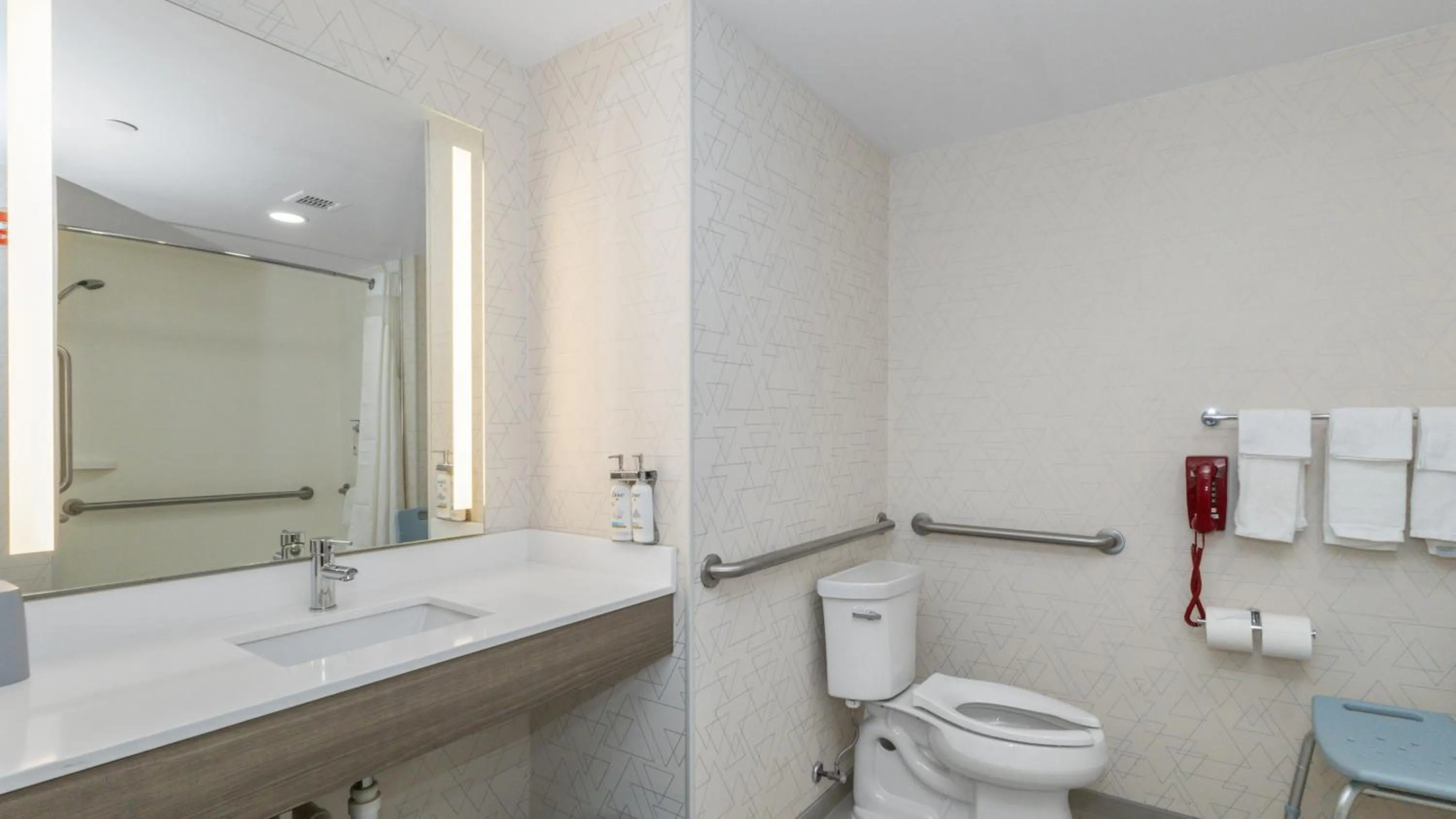 Photo of the whole room in Holiday Inn Express Hotel & Suites Hampton South-Seabrook by IHG