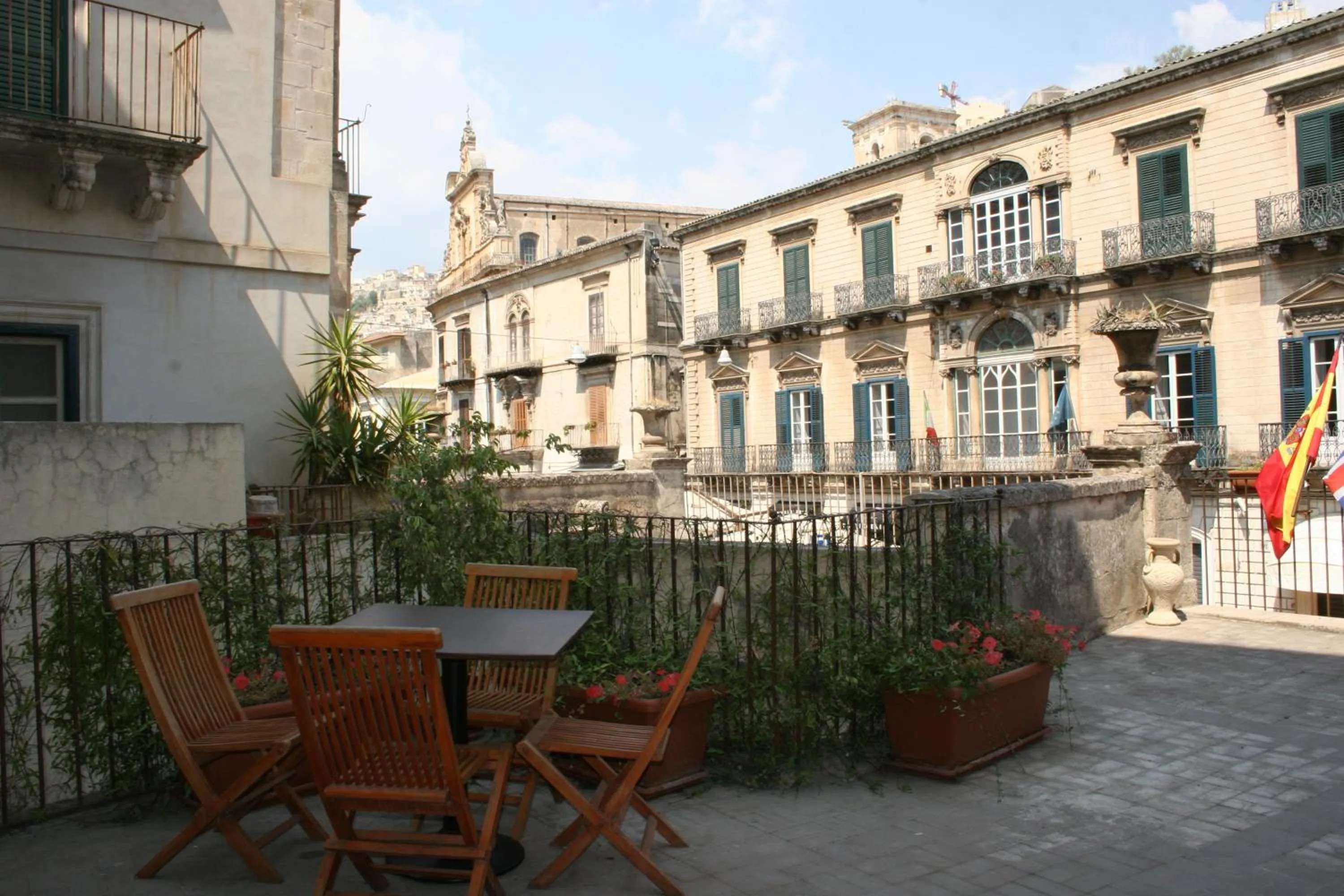 Patio in Grana Barocco Art Hotel