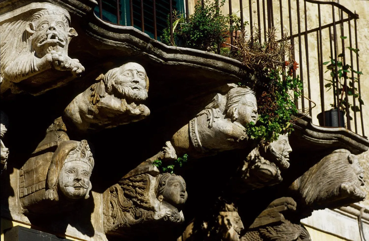 Decorative detail in Grana Barocco Art Hotel