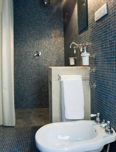 Bathroom in Grana Barocco Art Hotel