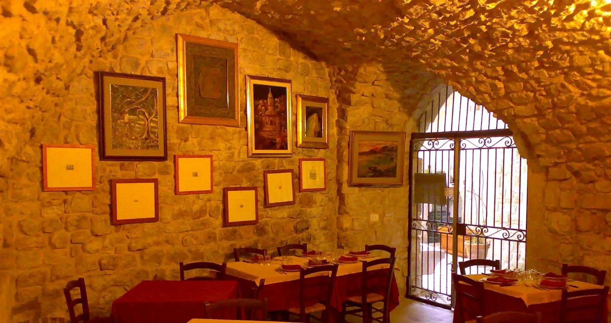 Restaurant/places to eat in Grana Barocco Art Hotel