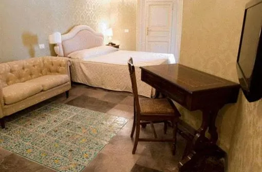 Photo of the whole room, Bed in Grana Barocco Art Hotel
