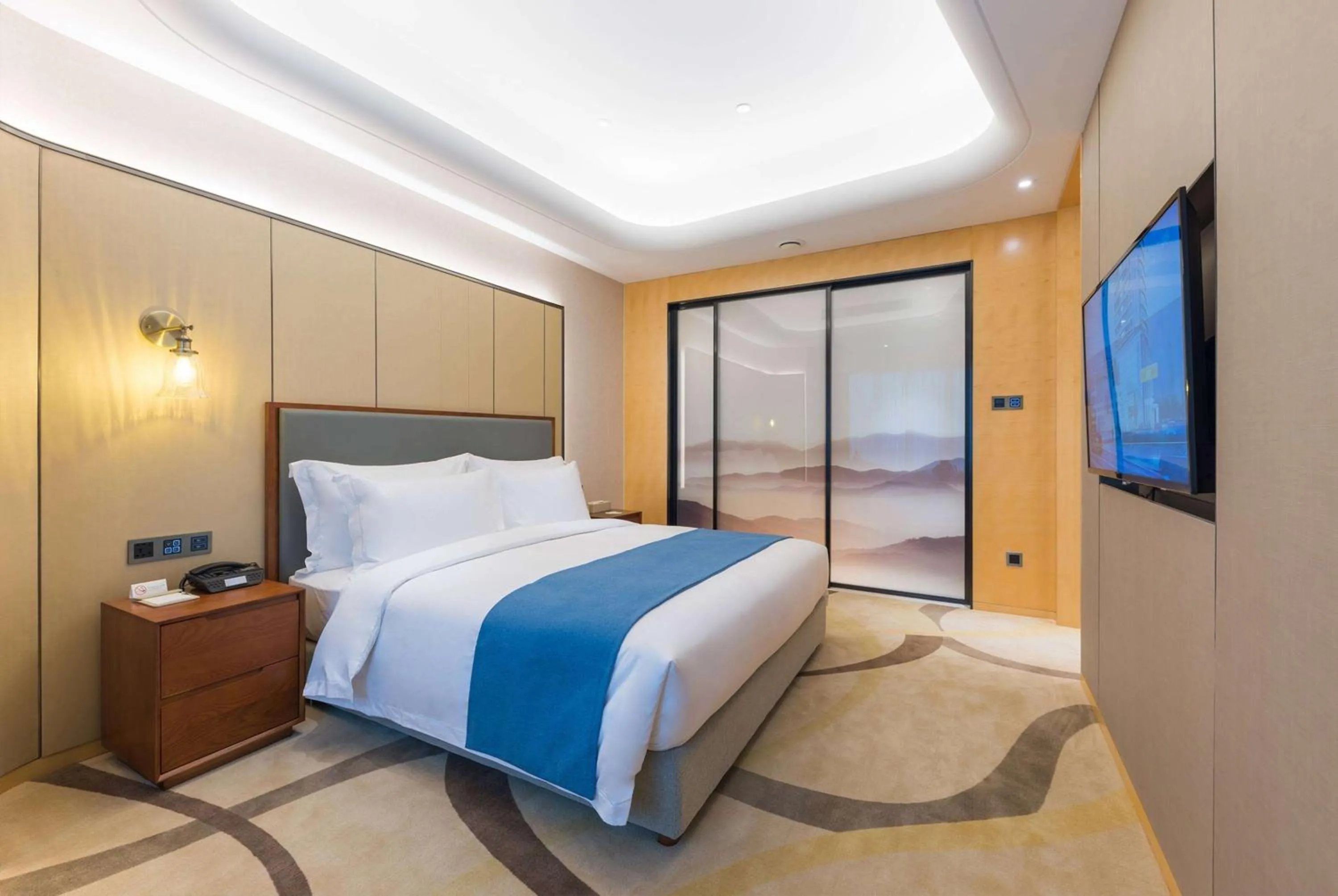 Photo of the whole room, Bed in Howard Johnson Wyndham Leonora plzaz Shanghai