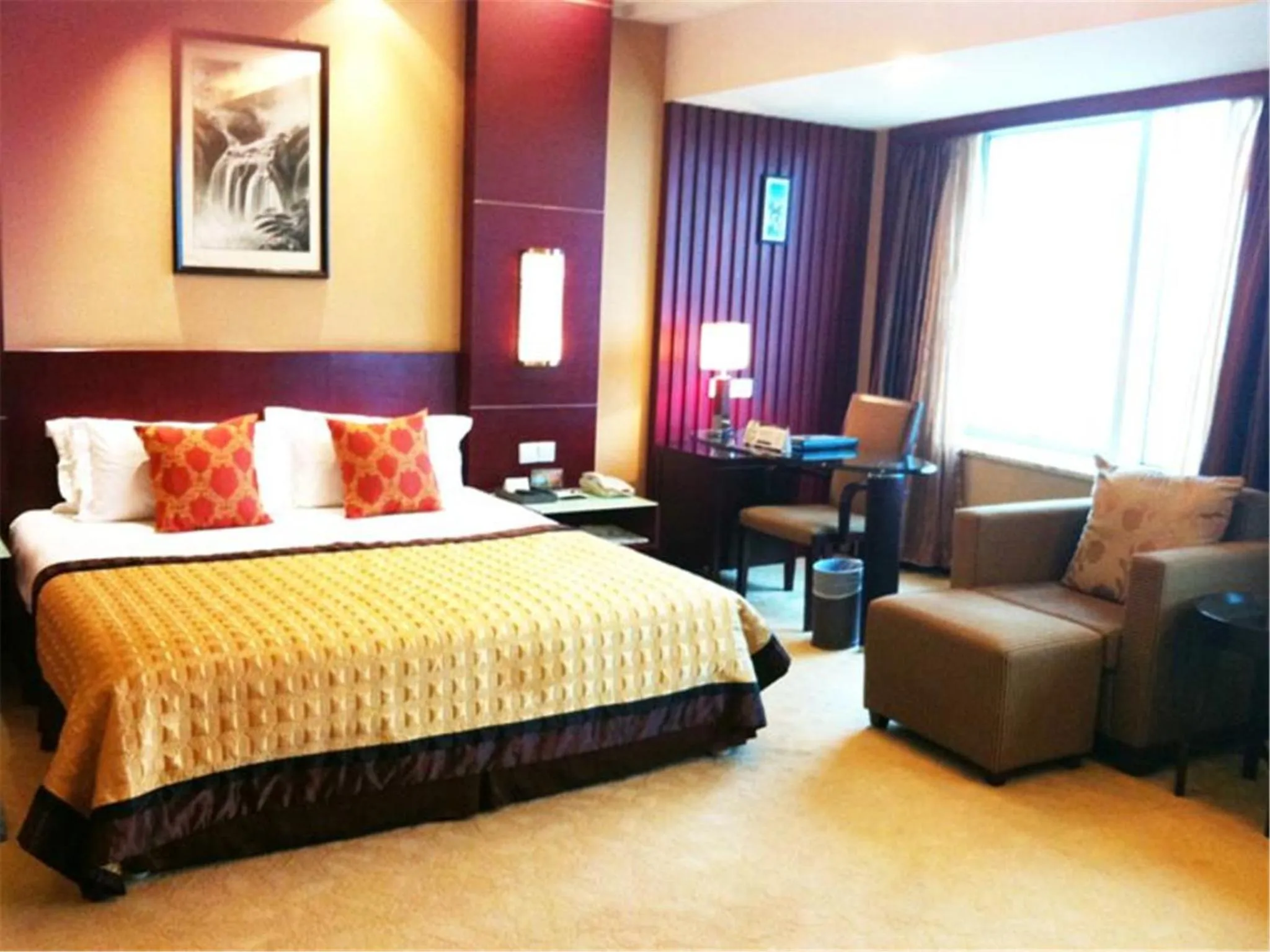 Bedroom, Bed in Howard Johnson Wyndham Leonora plzaz Shanghai